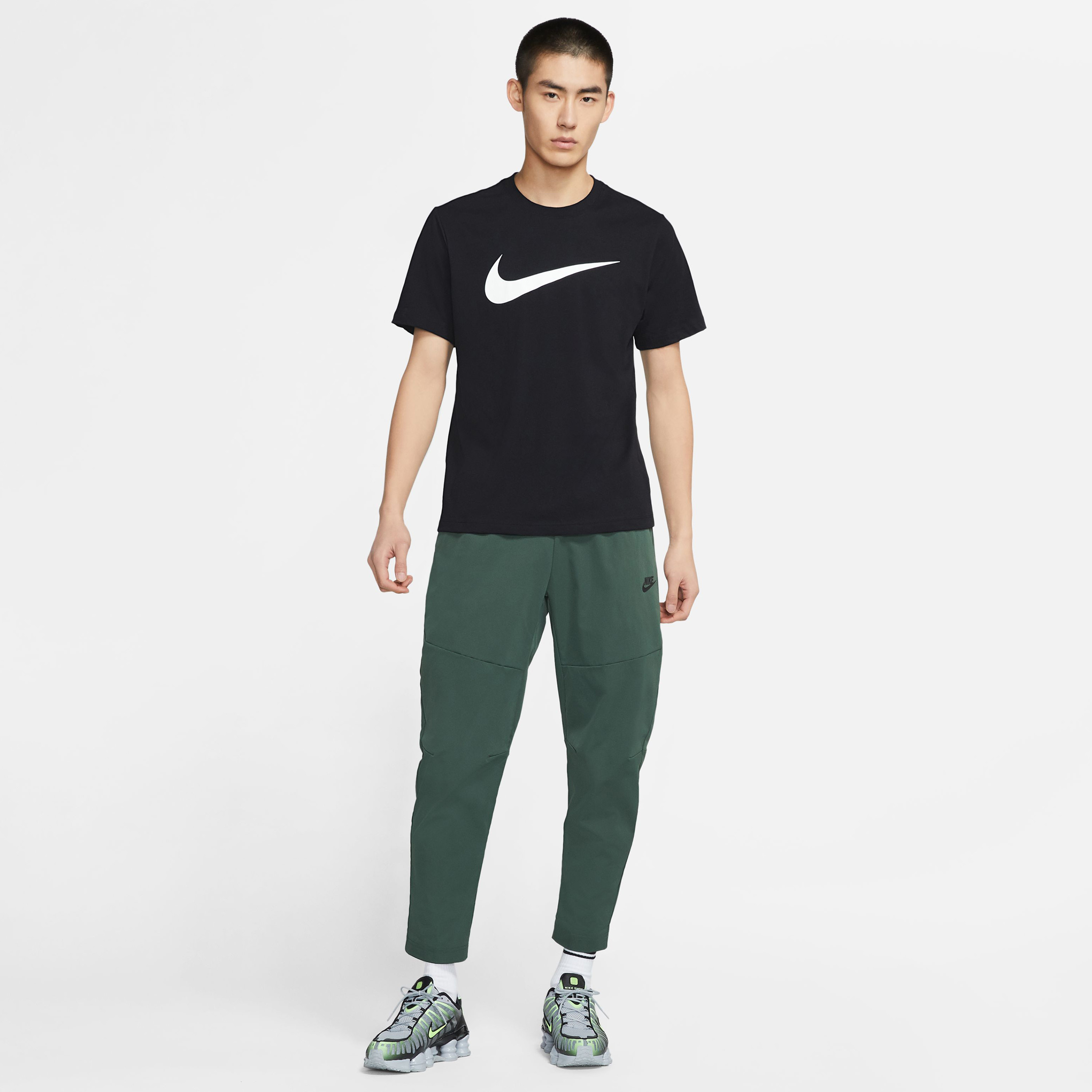 Nike Men's Sportswear Icon Swoosh Short Sleeve T-Shirt-men-clothing-sportswearandactivewear-tshirtsandpolos-image-2