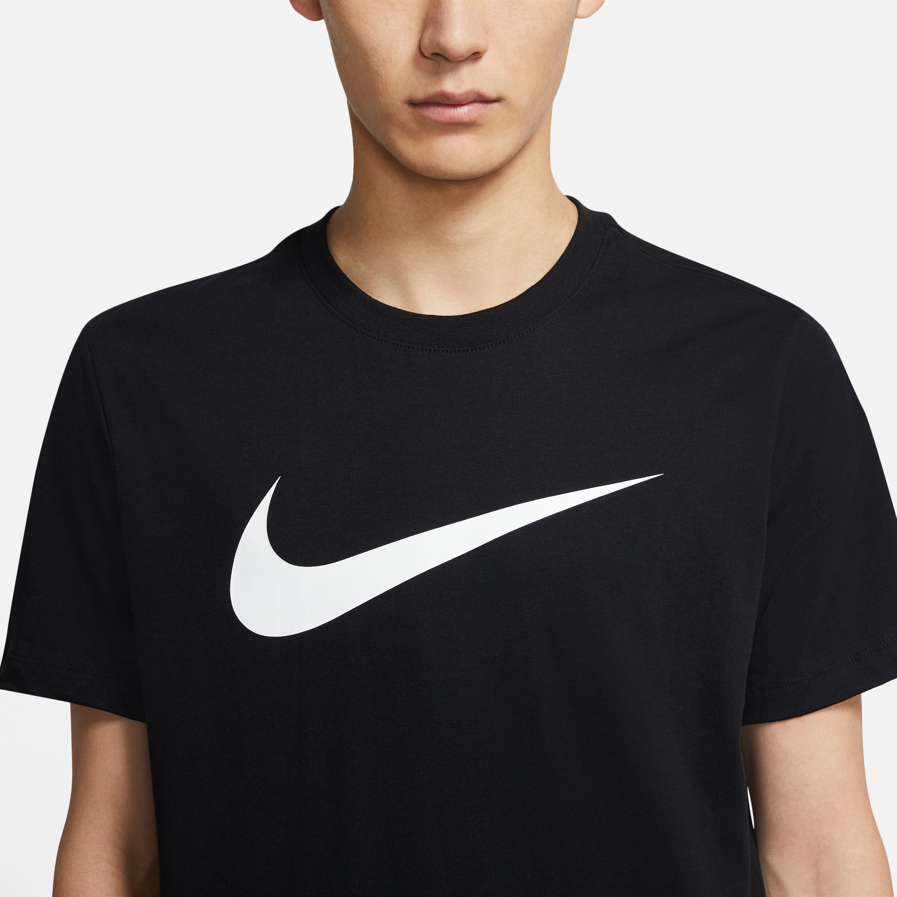 Nike Men's Sportswear Icon Swoosh Short Sleeve T-Shirt-men-clothing-sportswearandactivewear-tshirtsandpolos-image-3