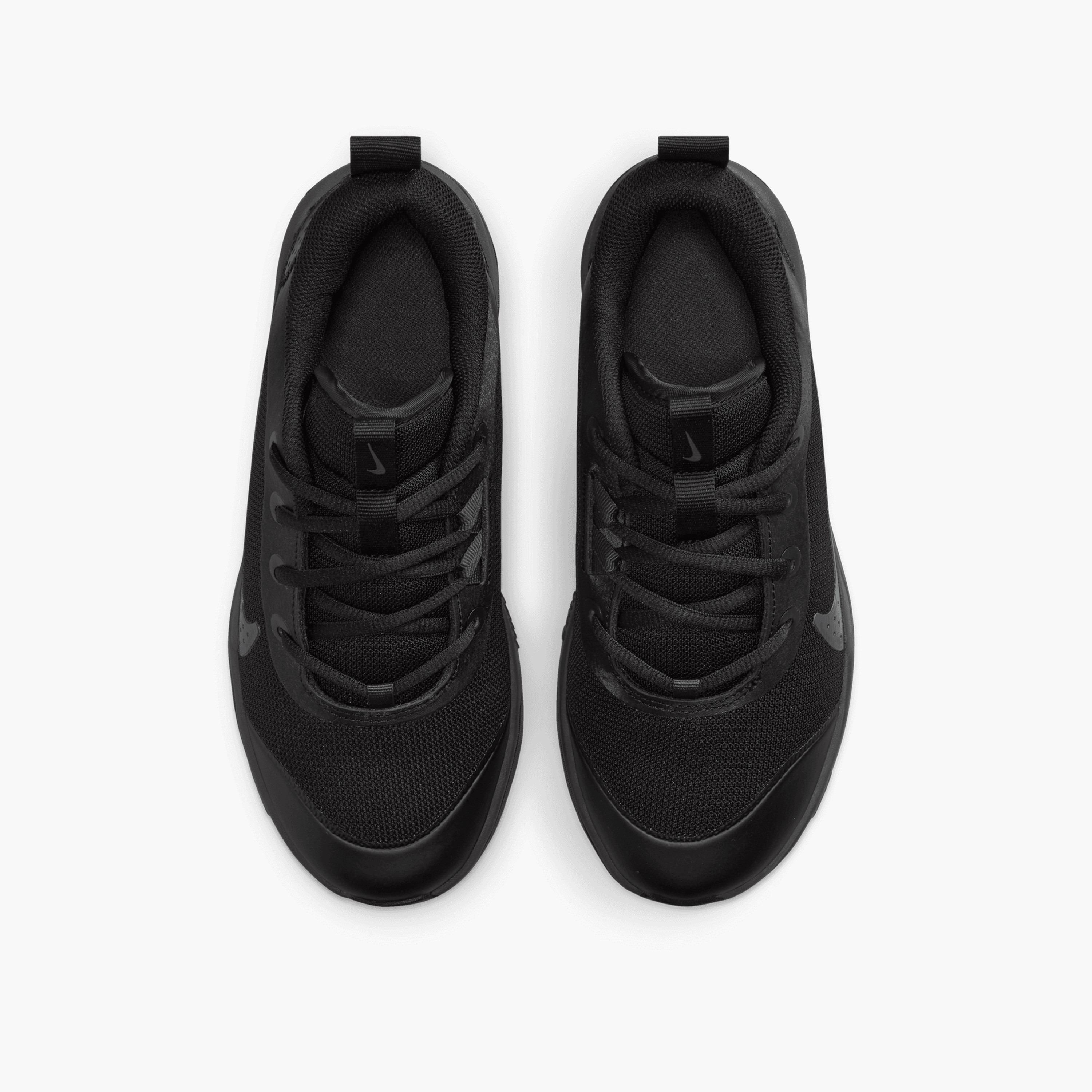حذاء كرة السلّة خفيف الوزن برباط نايك أومني مالتي كورت جي إس للأطفال من نايك-boys-shoes-schoolshoes-image-4
