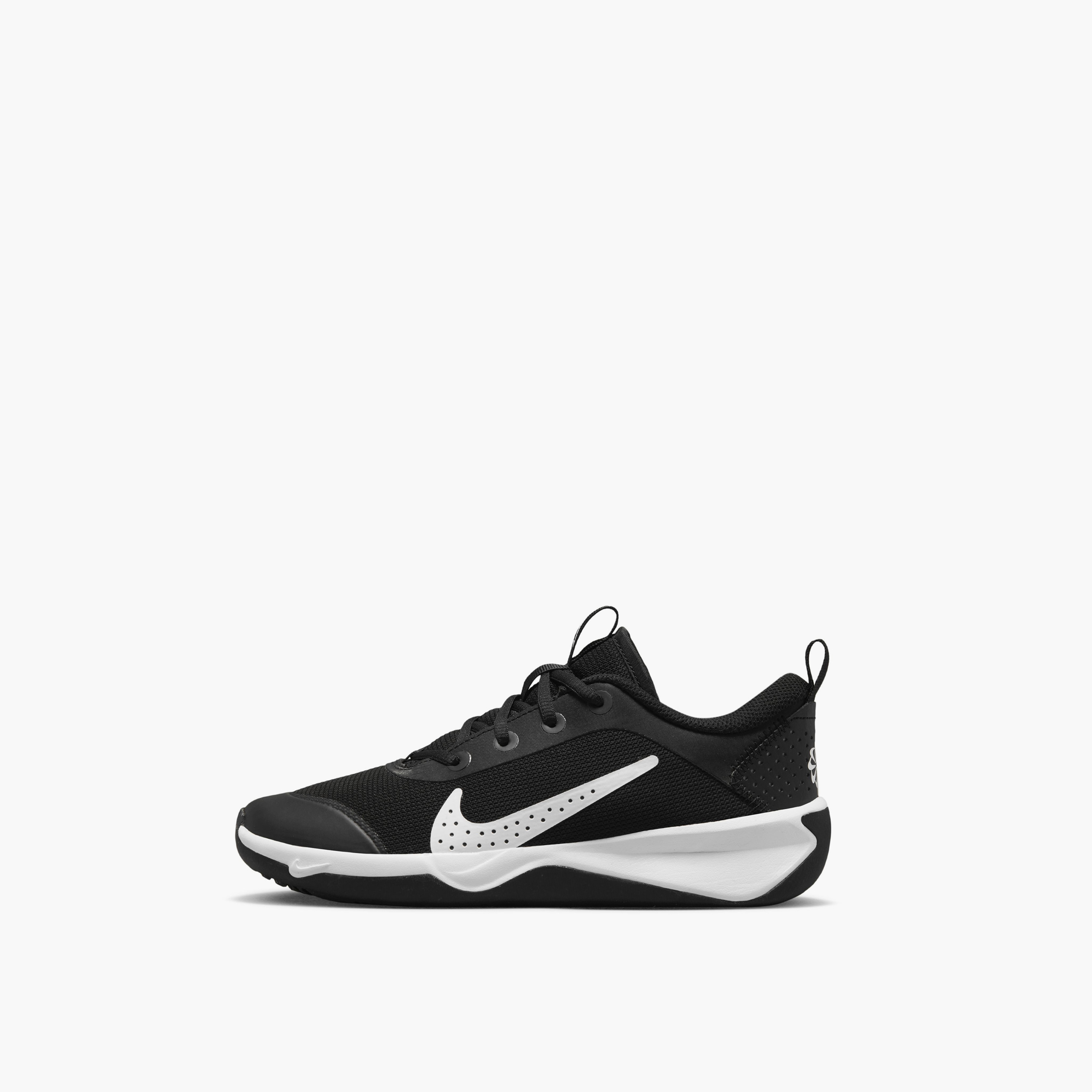 حذاء كرة السلّة خفيف الوزن برباط نايك أومني مالتي كورت جي إس للأطفال من نايك-boys-shoes-schoolshoes-image-9