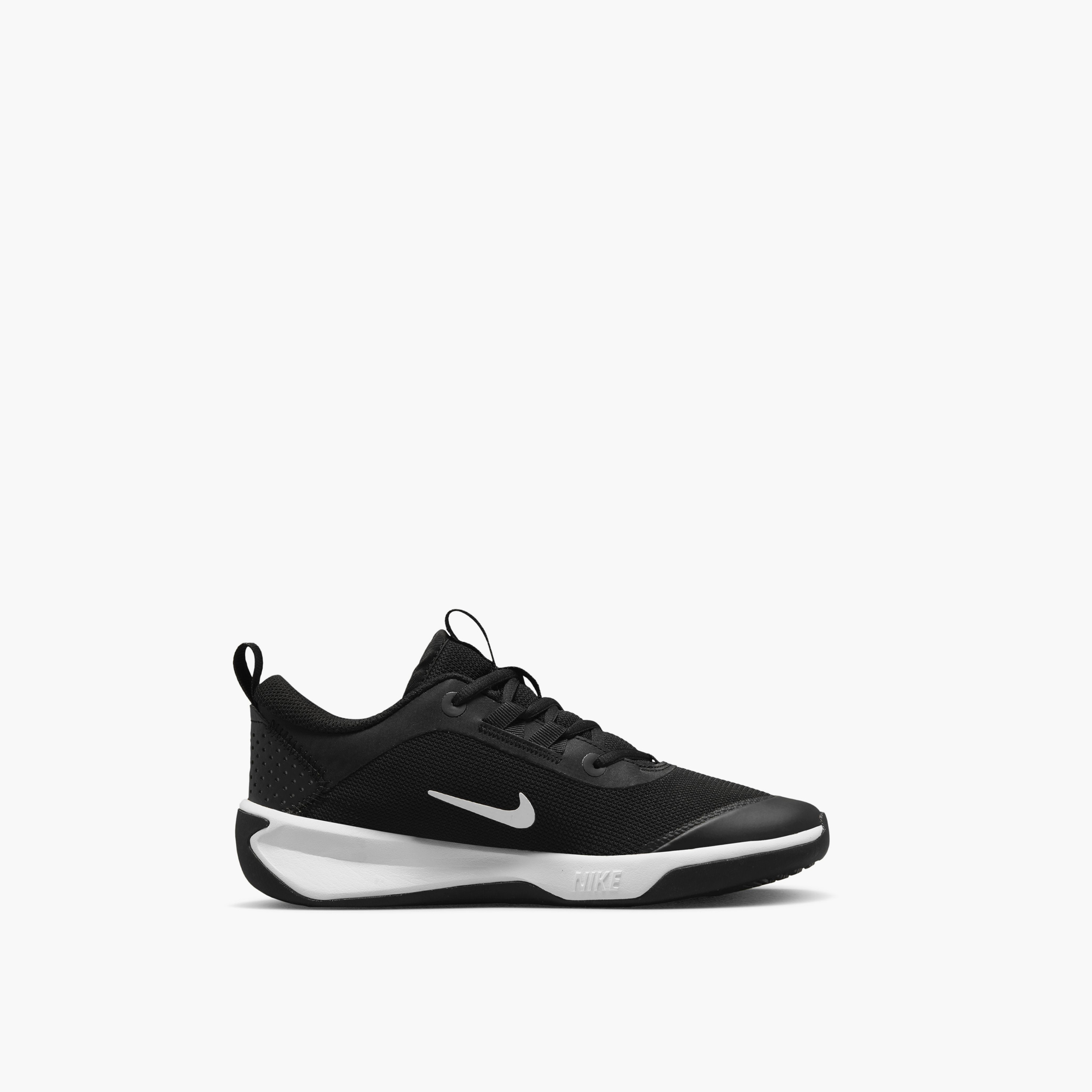 حذاء كرة السلّة خفيف الوزن برباط نايك أومني مالتي كورت جي إس للأطفال من نايك-boys-shoes-schoolshoes-image-12