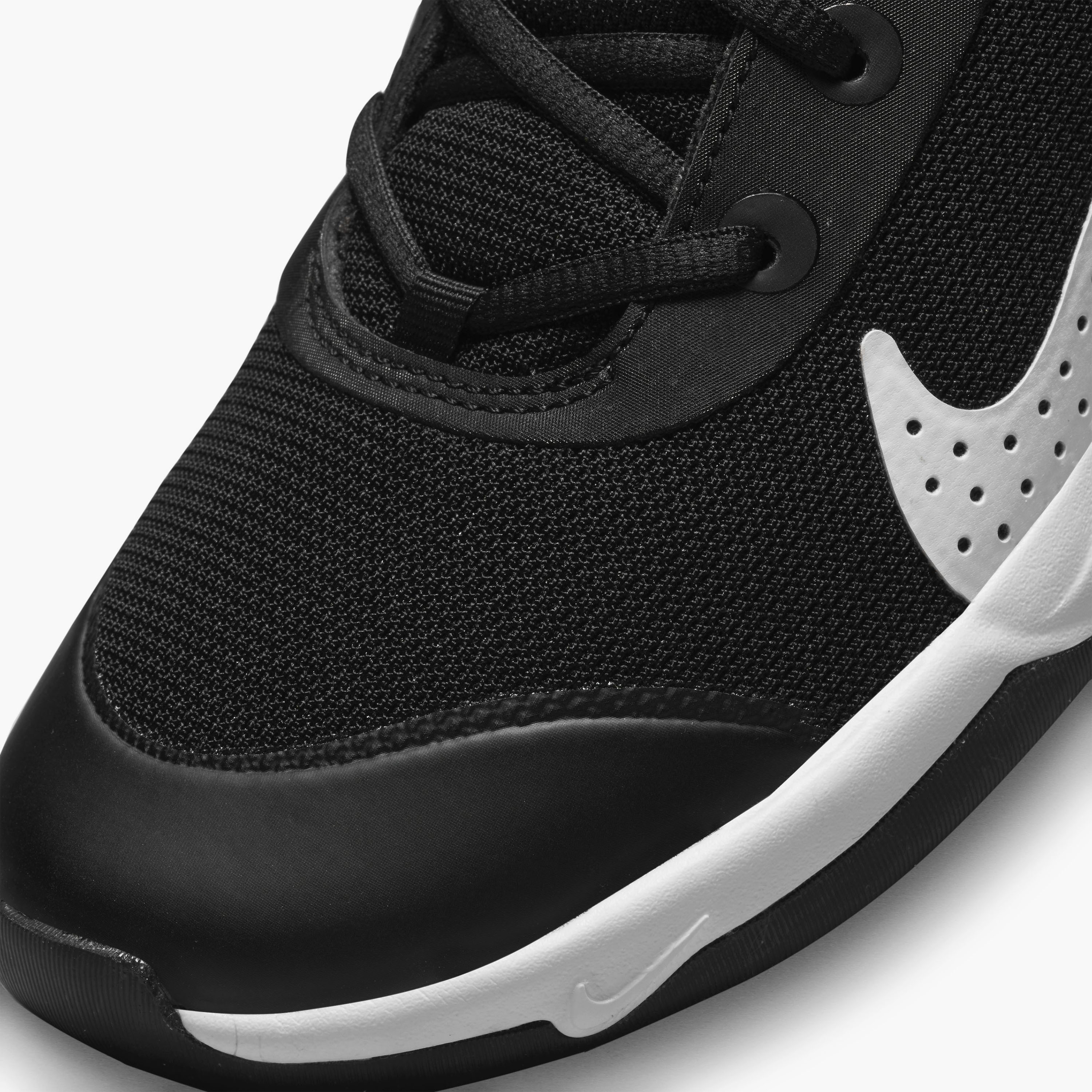 حذاء كرة السلّة خفيف الوزن برباط نايك أومني مالتي كورت جي إس للأطفال من نايك-boys-shoes-schoolshoes-image-16