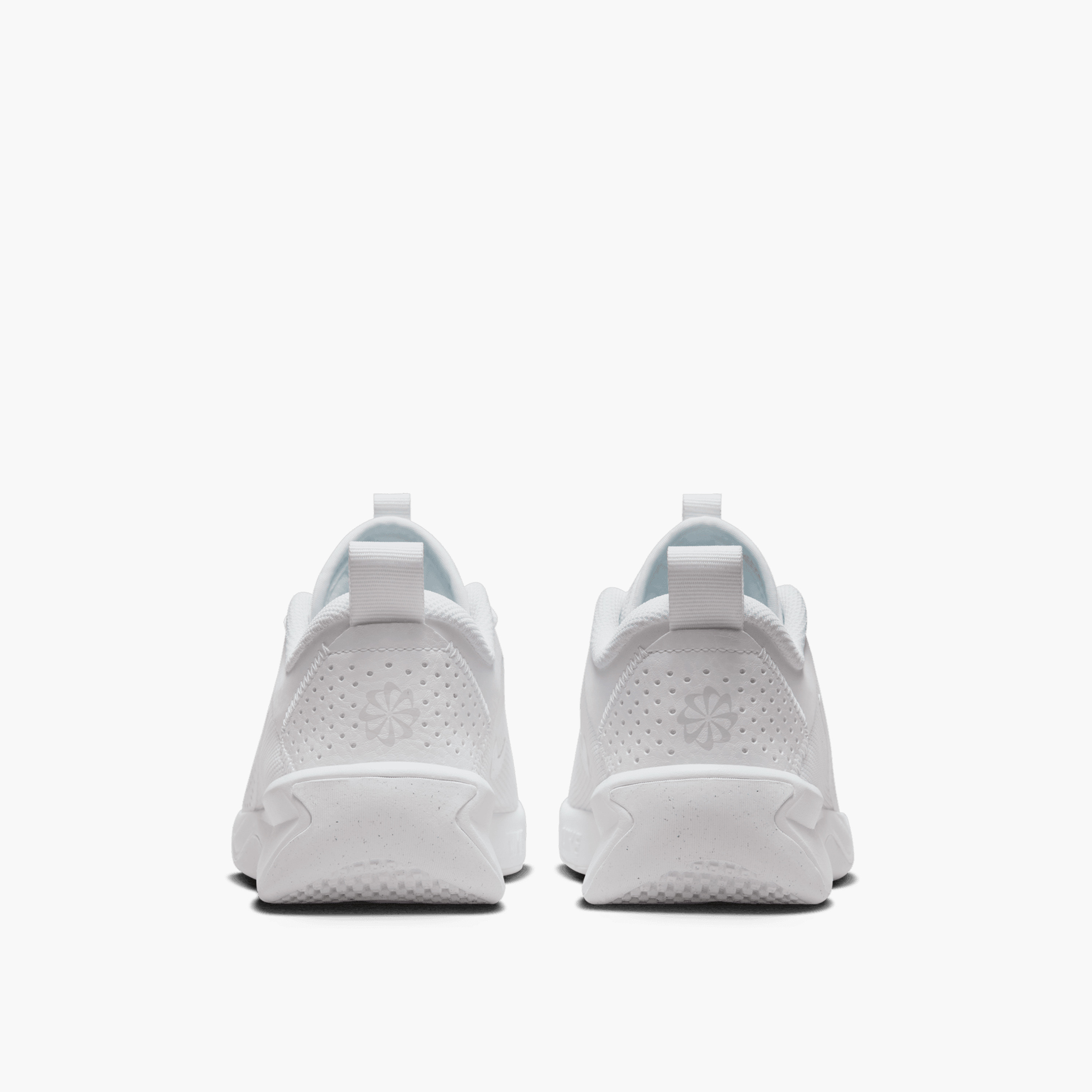 حذاء كرة السلّة خفيف الوزن برباط نايك أومني مالتي كورت جي إس للأطفال من نايك-boys-shoes-schoolshoes-image-5