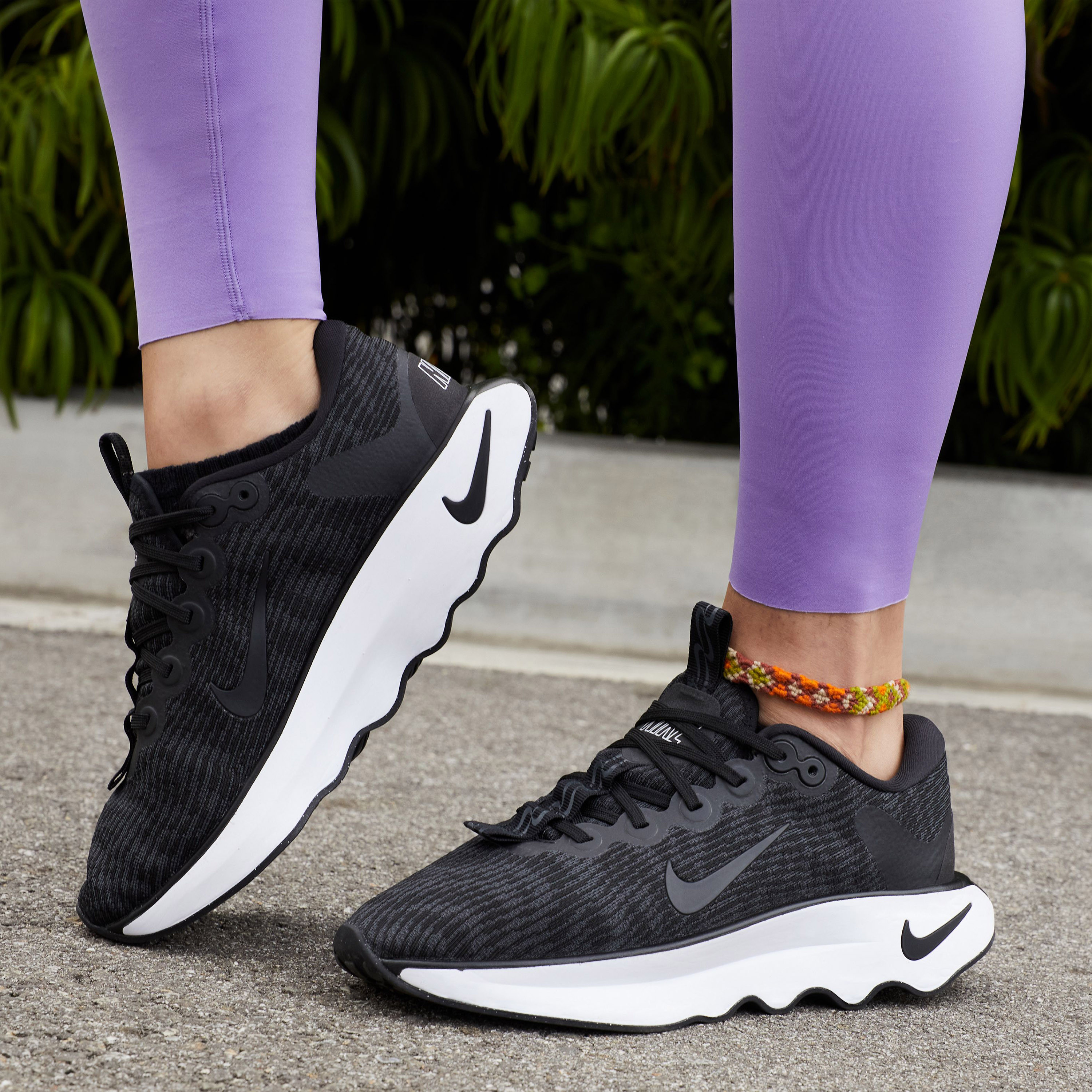حذاء المشي موتيفا برباط للنساء من نايكي DV1238 | OE-sports-women-shoes-image-30