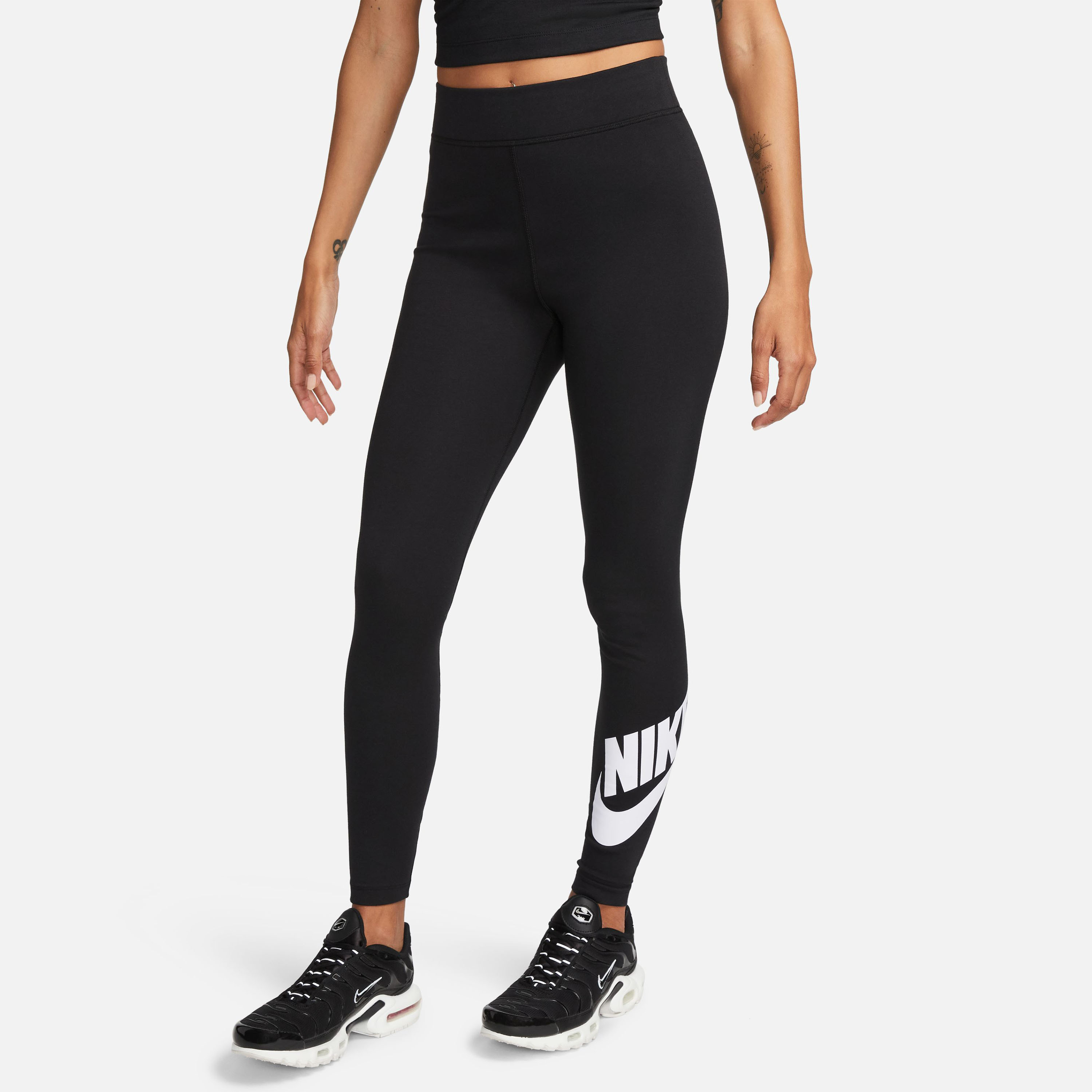 نايكي- بنطال رياضي نسائي كلاسيكي بخصر عالٍ ورسومات جرافيكية NKDV7791 | OE-women-clothing-sportswearandactivewear-bottoms-leggings-image-1