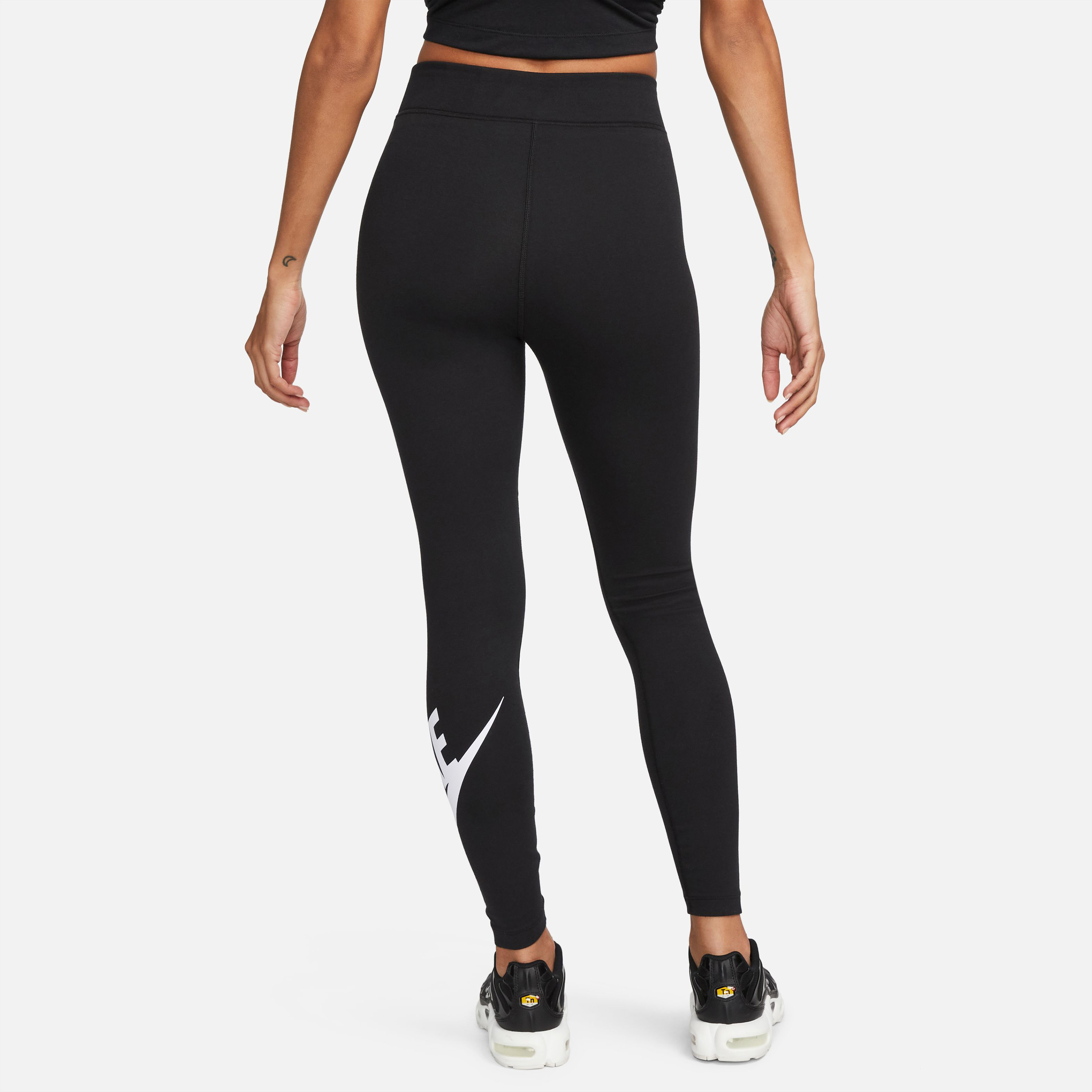 نايكي- بنطال رياضي نسائي كلاسيكي بخصر عالٍ ورسومات جرافيكية NKDV7791 | OE-women-clothing-sportswearandactivewear-bottoms-leggings-image-3