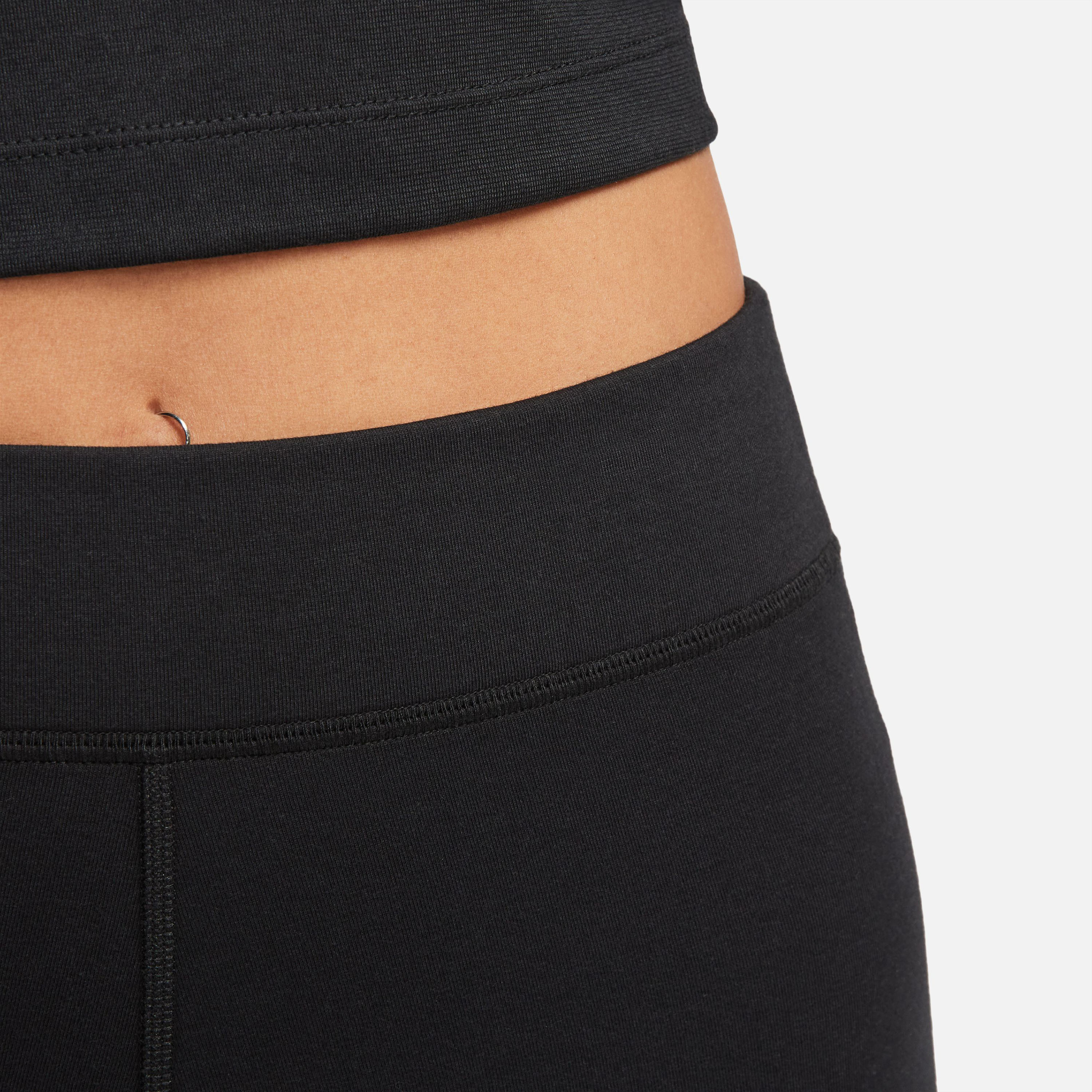 نايكي- بنطال رياضي نسائي كلاسيكي بخصر عالٍ ورسومات جرافيكية NKDV7791 | OE-women-clothing-sportswearandactivewear-bottoms-leggings-image-4
