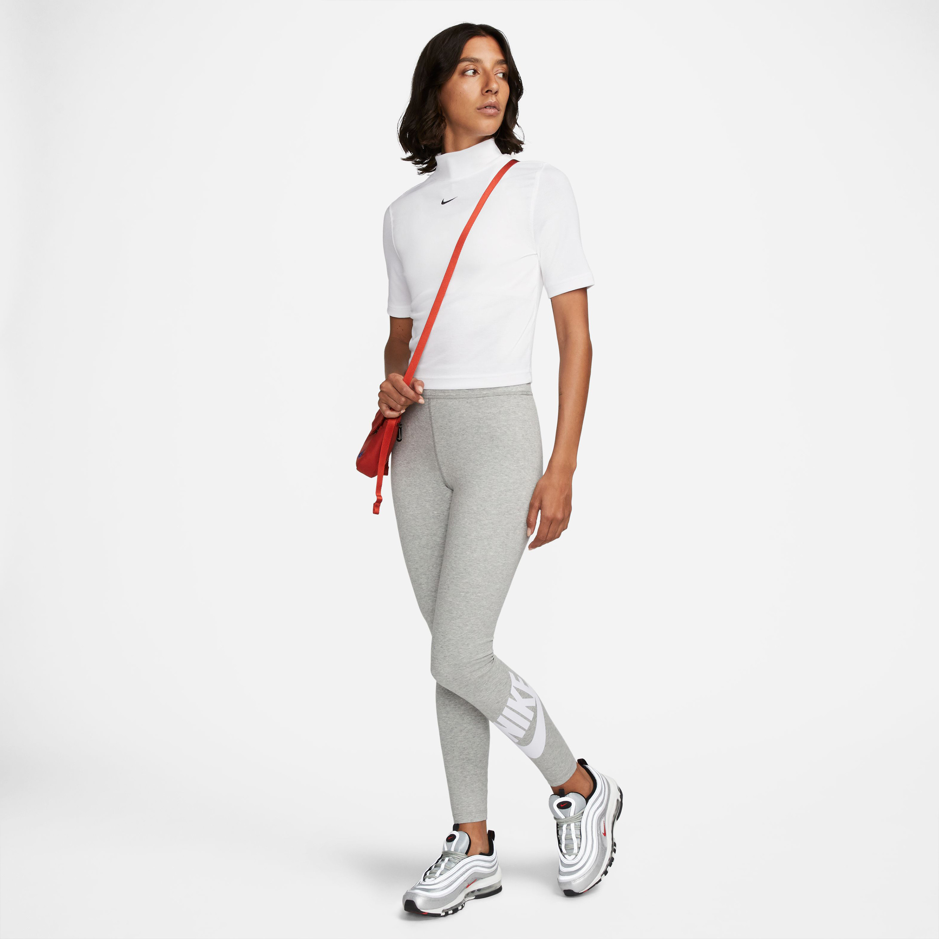 نايكي- بنطال رياضي نسائي كلاسيكي بخصر عالٍ ورسومات جرافيكية NKDV7791 | OE-women-clothing-sportswearandactivewear-bottoms-leggings-image-2