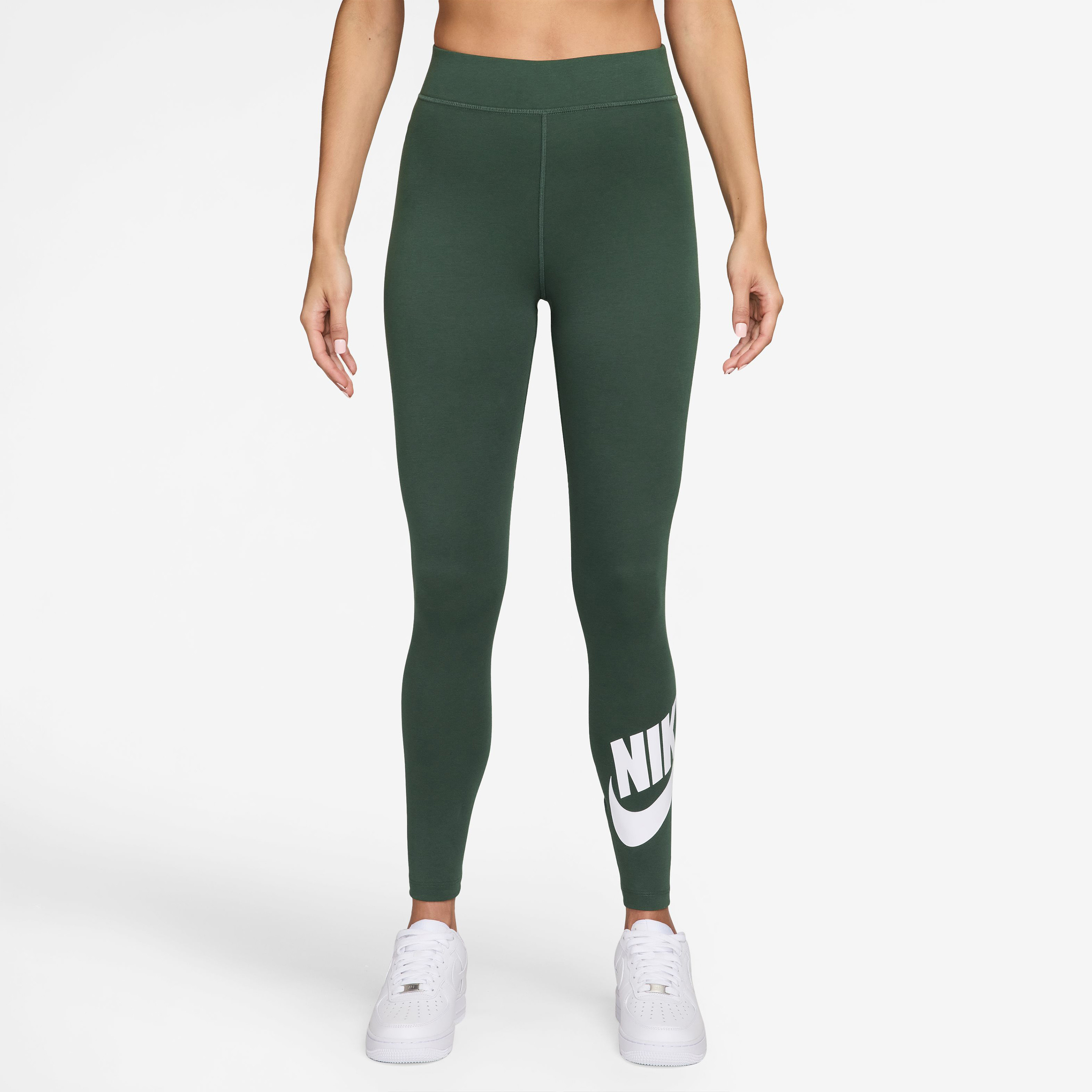 نايكي- بنطال رياضي نسائي كلاسيكي بخصر عالٍ ورسومات جرافيكية NKDV7791 | OE-women-clothing-sportswearandactivewear-bottoms-leggings-image-11