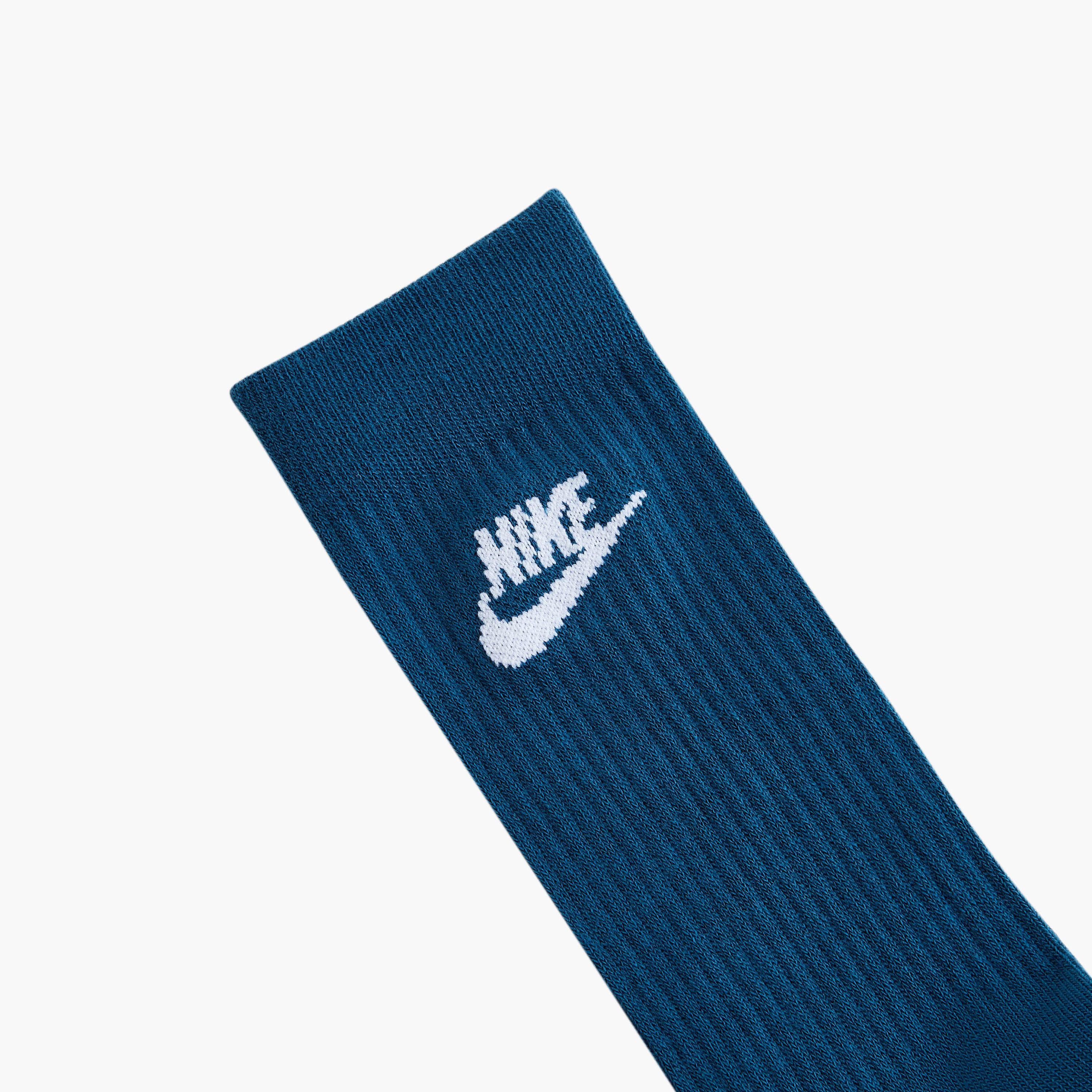 Nike Sportswear Everyday Essential Crew Socks - Set of 3 NKDX5025 | OE-sports-men-accessories-image-3