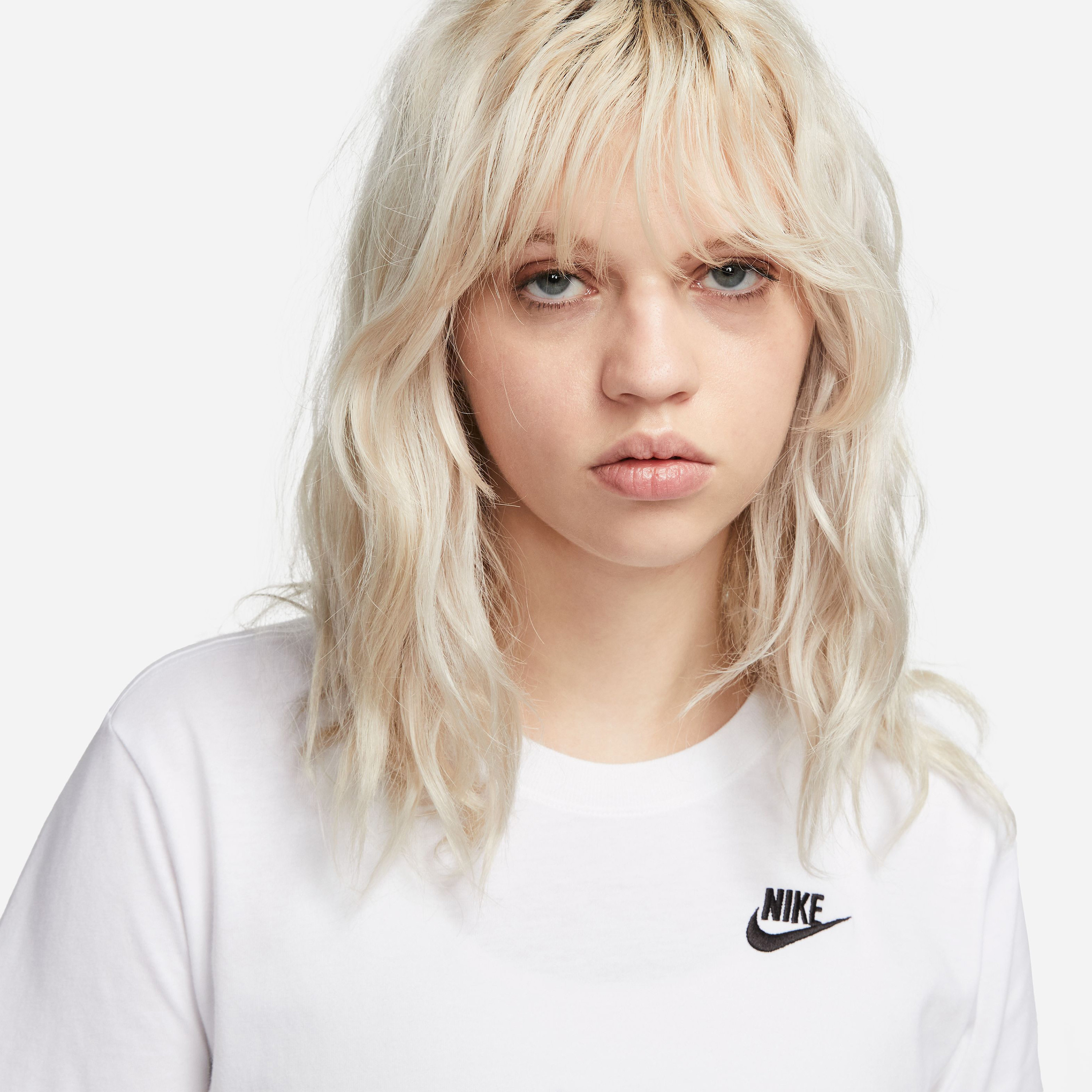 نايكي- تيشيرت نسائي أساسيات سبورتسوير كلوب NKDX7902 | OE-sports-women-clothing-tshirtsandvests-image-13