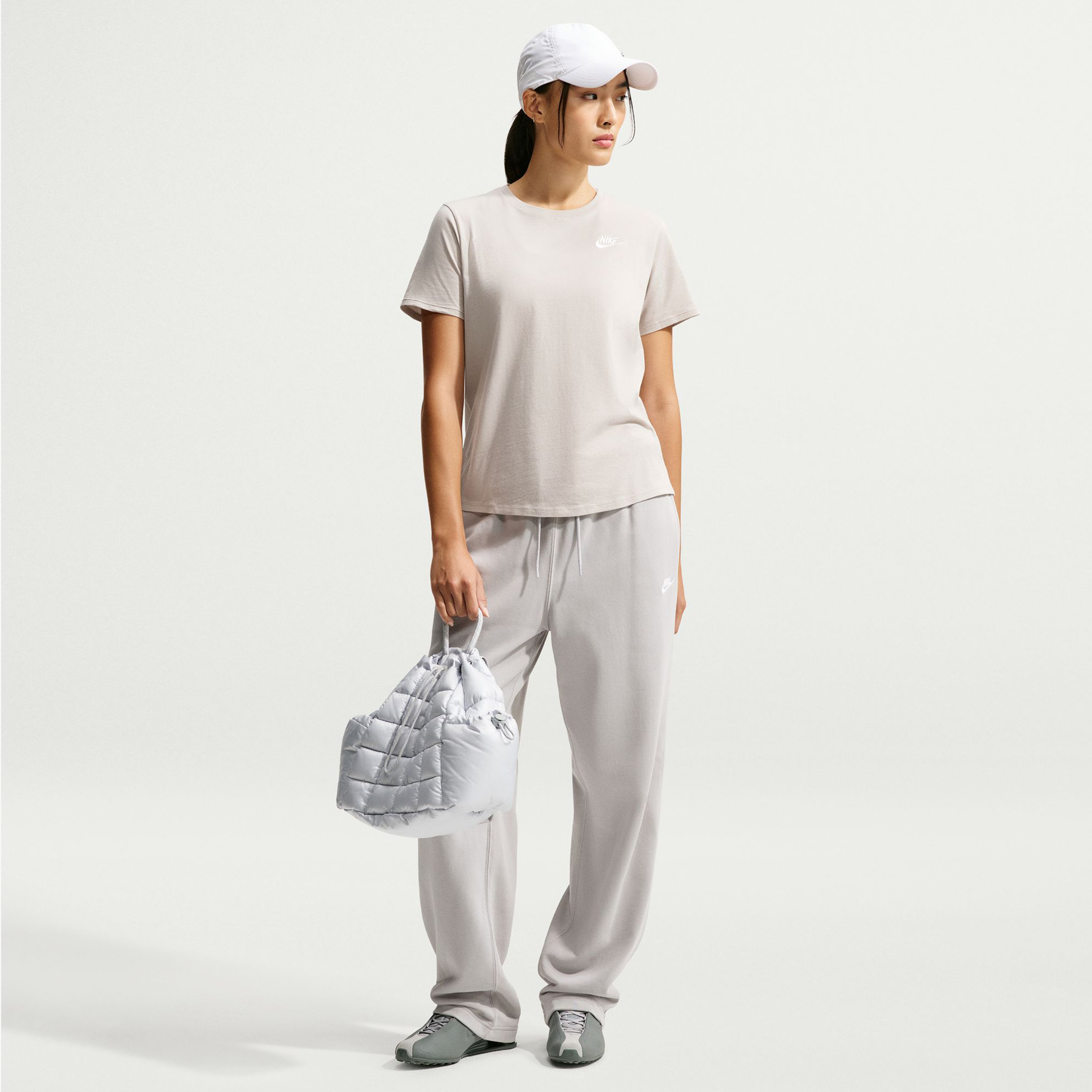 نايكي- تيشيرت نسائي أساسيات سبورتسوير كلوب NKDX7902 | OE-sports-women-clothing-tshirtsandvests-image-2