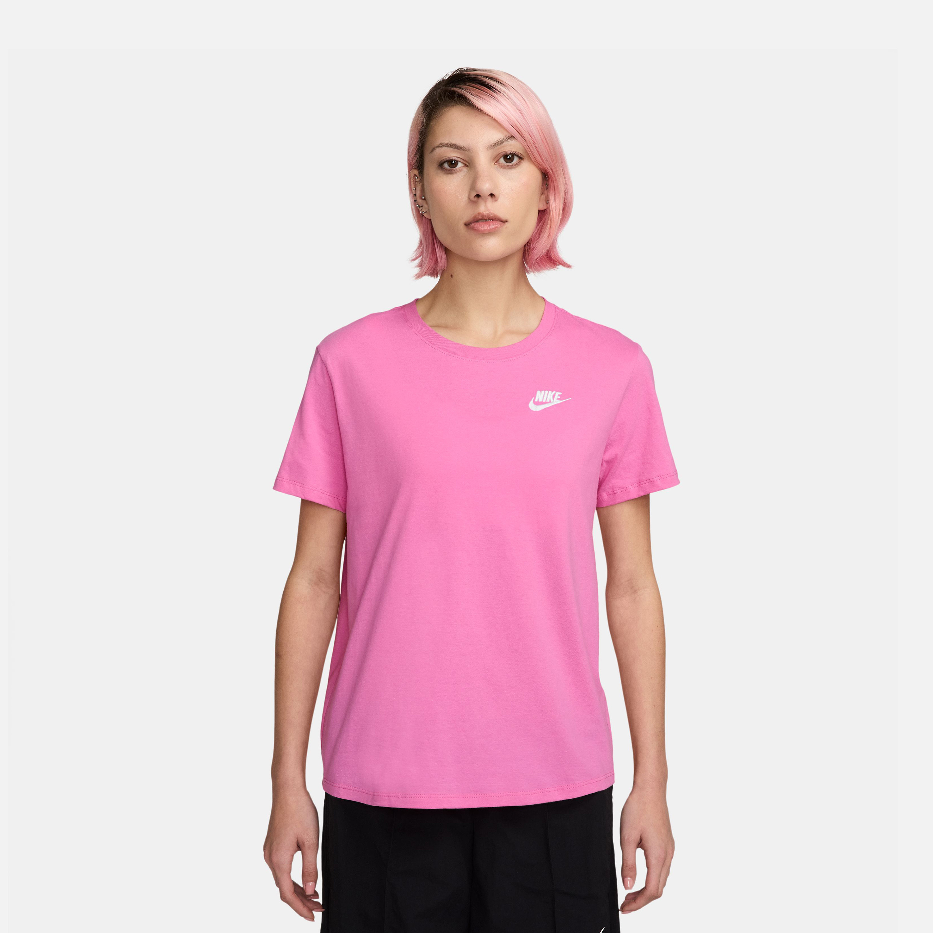 نايكي- تيشيرت نسائي أساسيات سبورتسوير كلوب NKDX7902 | OE-sports-women-clothing-tshirtsandvests-image-15
