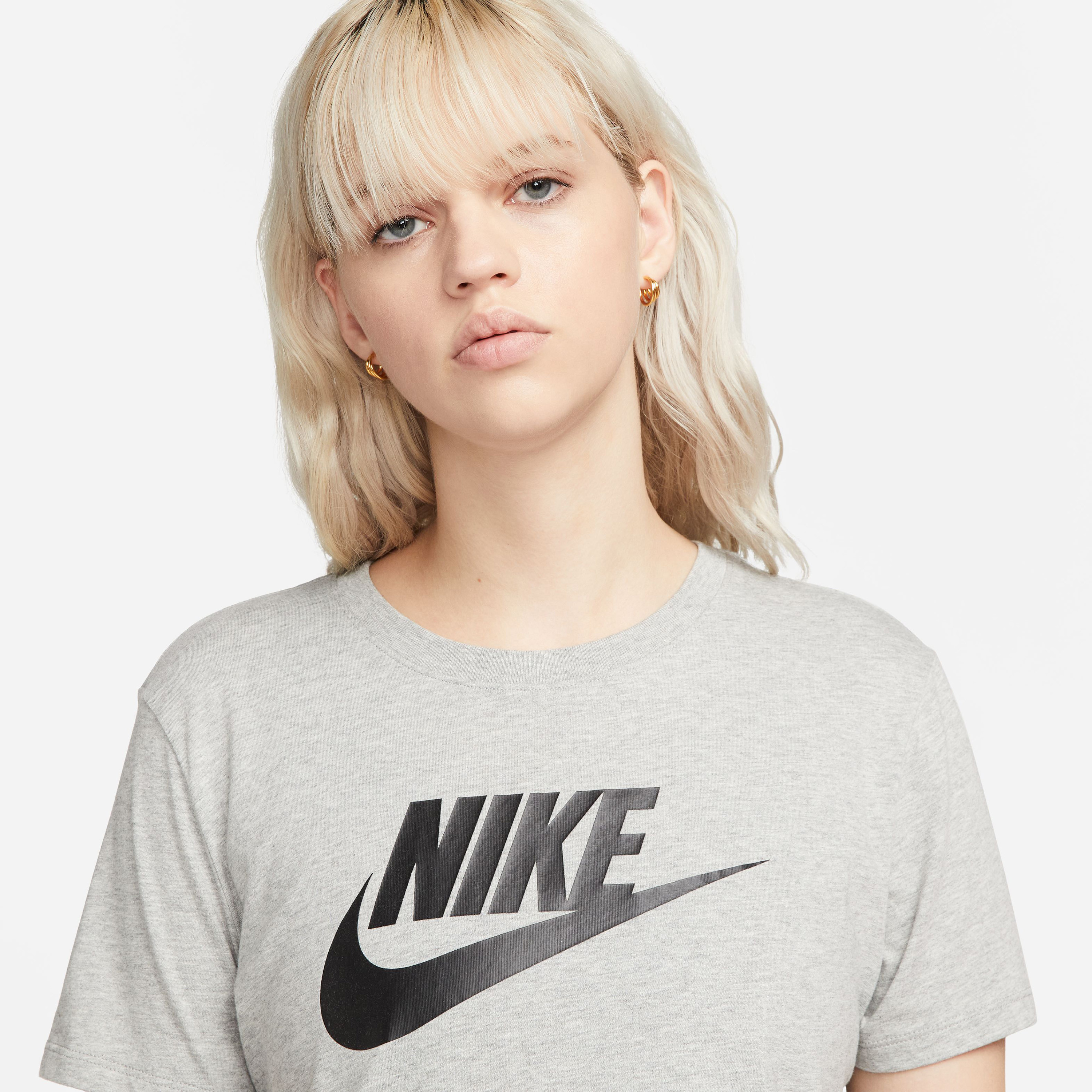 نايكي- تيشيرت رياضي نسائي أساسيات بشعار NKDX7906 | OE-sports-women-clothing-tshirtsandvests-image-11