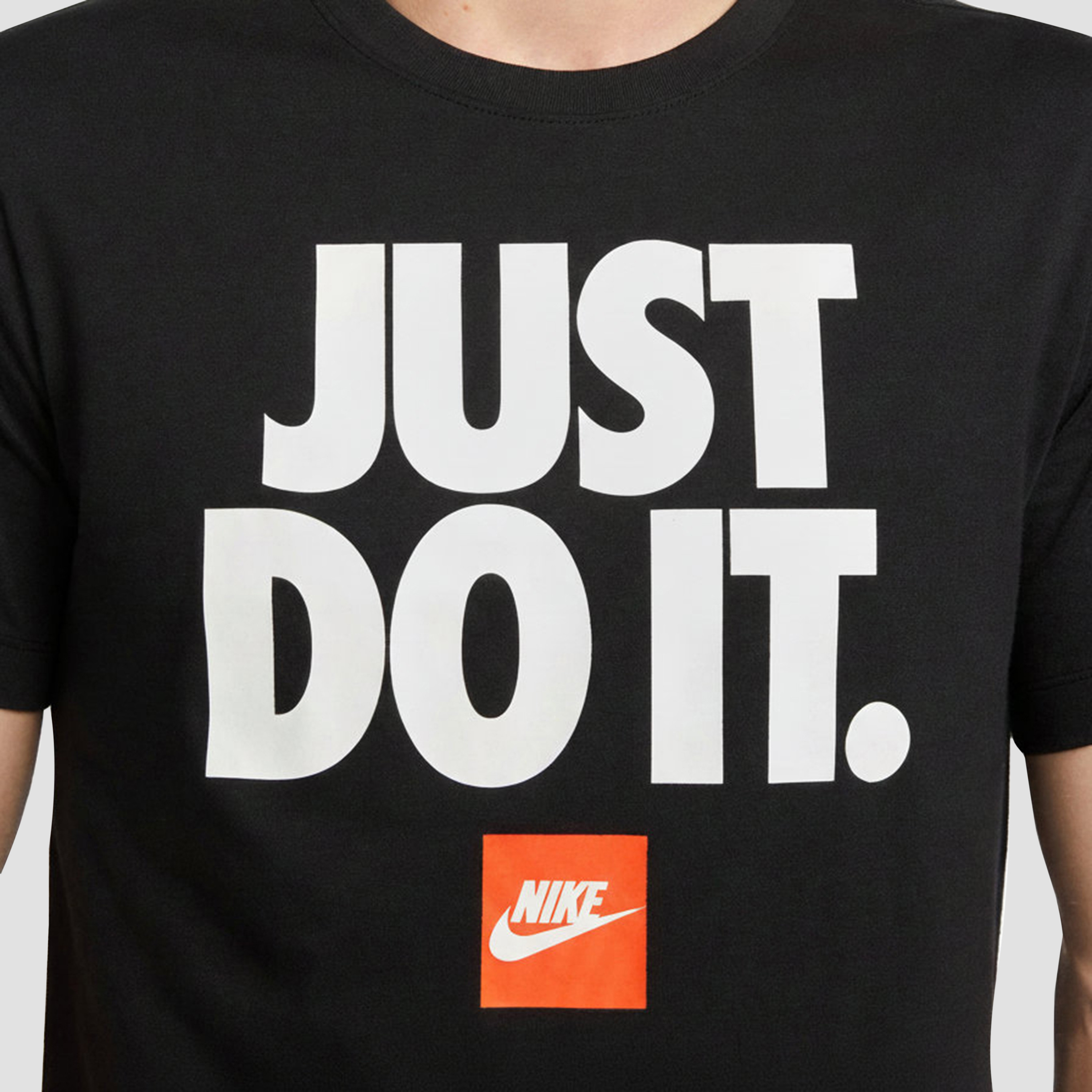 Nike Men's Sportswear T-Shirt NKDZ2989 | OE-men-clothing-sportswearandactivewear-tshirtsandpolos-image-4
