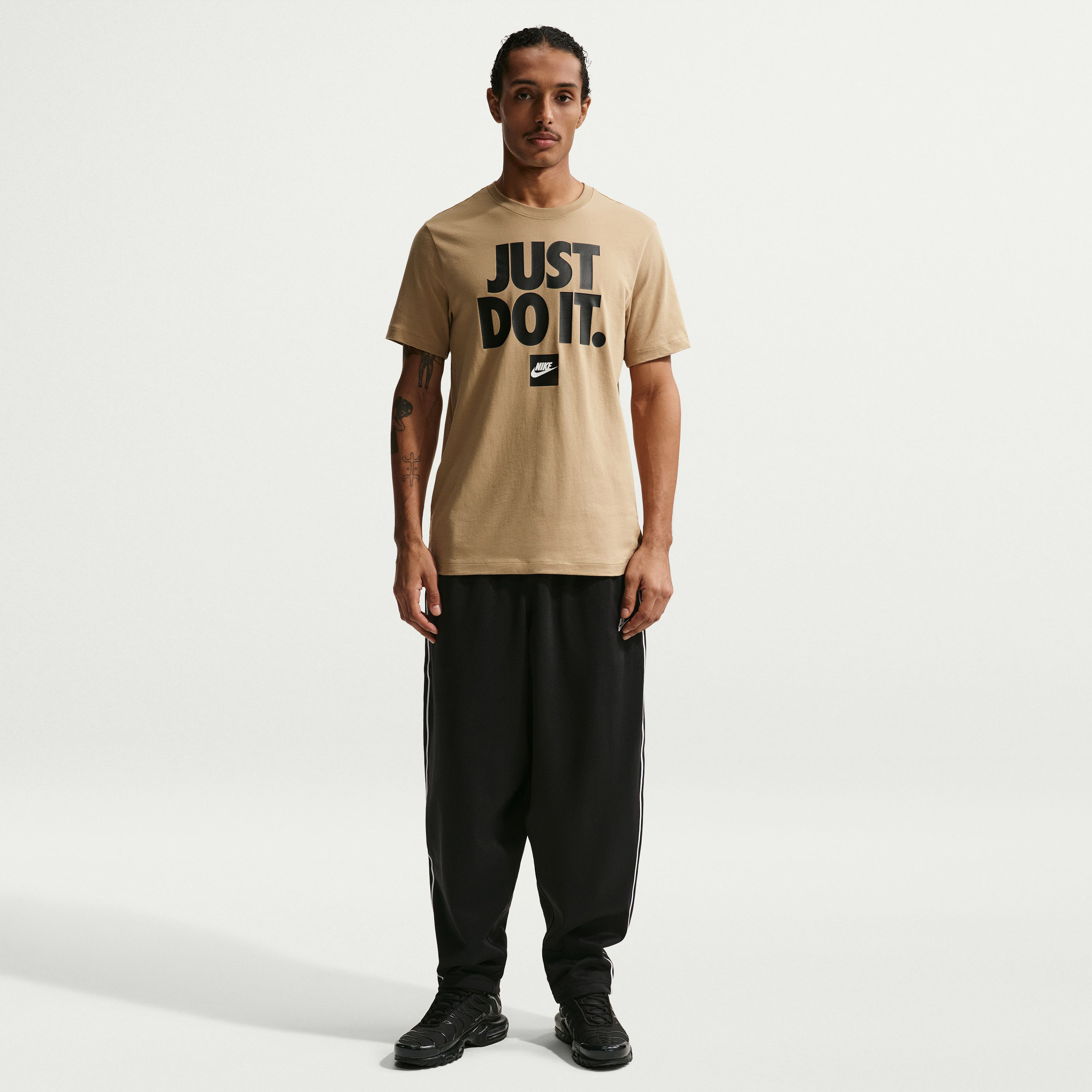 Nike Men's Sportswear T-Shirt NKDZ2989 | OE-men-clothing-sportswearandactivewear-tshirtsandpolos-image-2