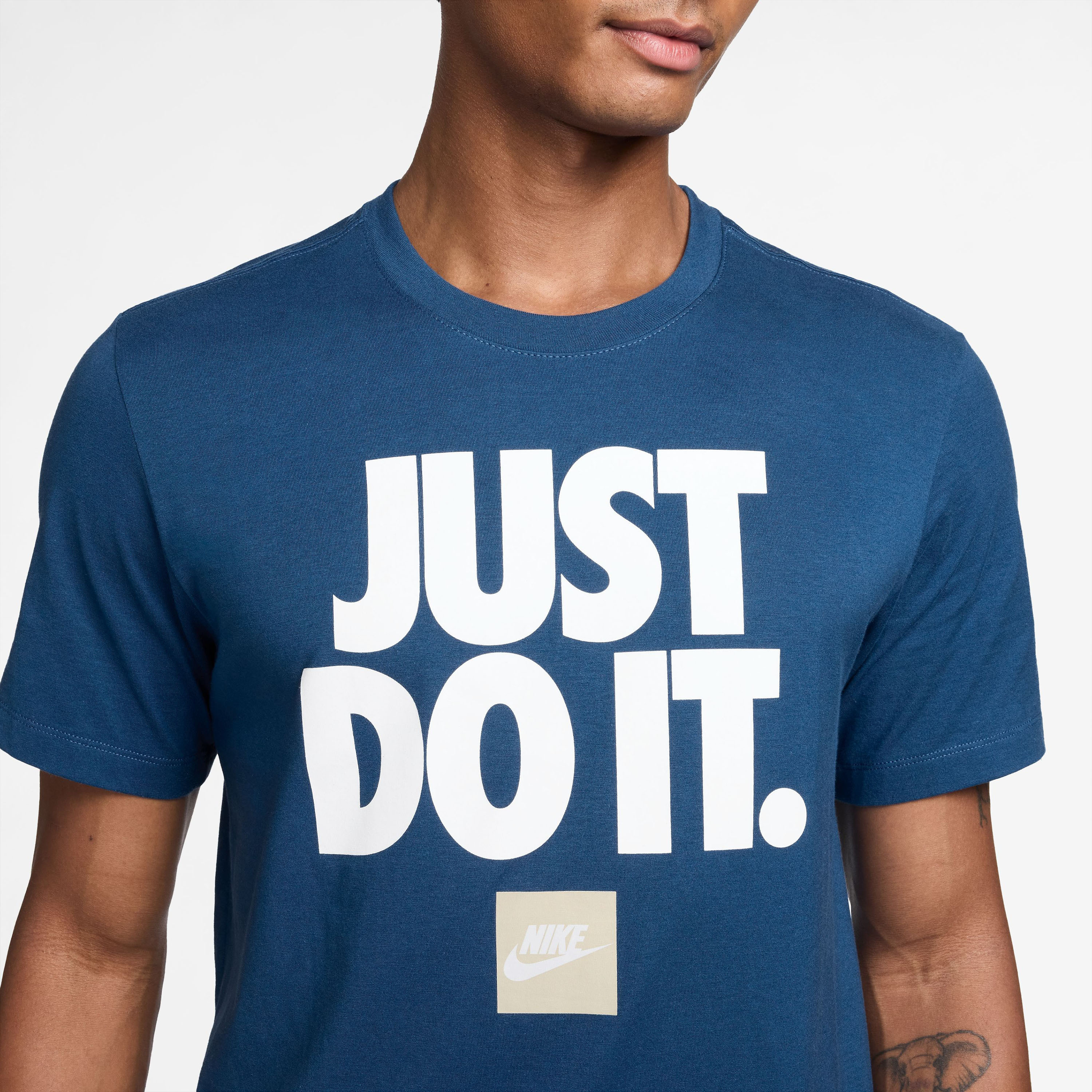 نايكي- تي شيرت رياضي للرجال NKDZ2989 | OE-men-clothing-sportswearandactivewear-tshirtsandpolos-image-14