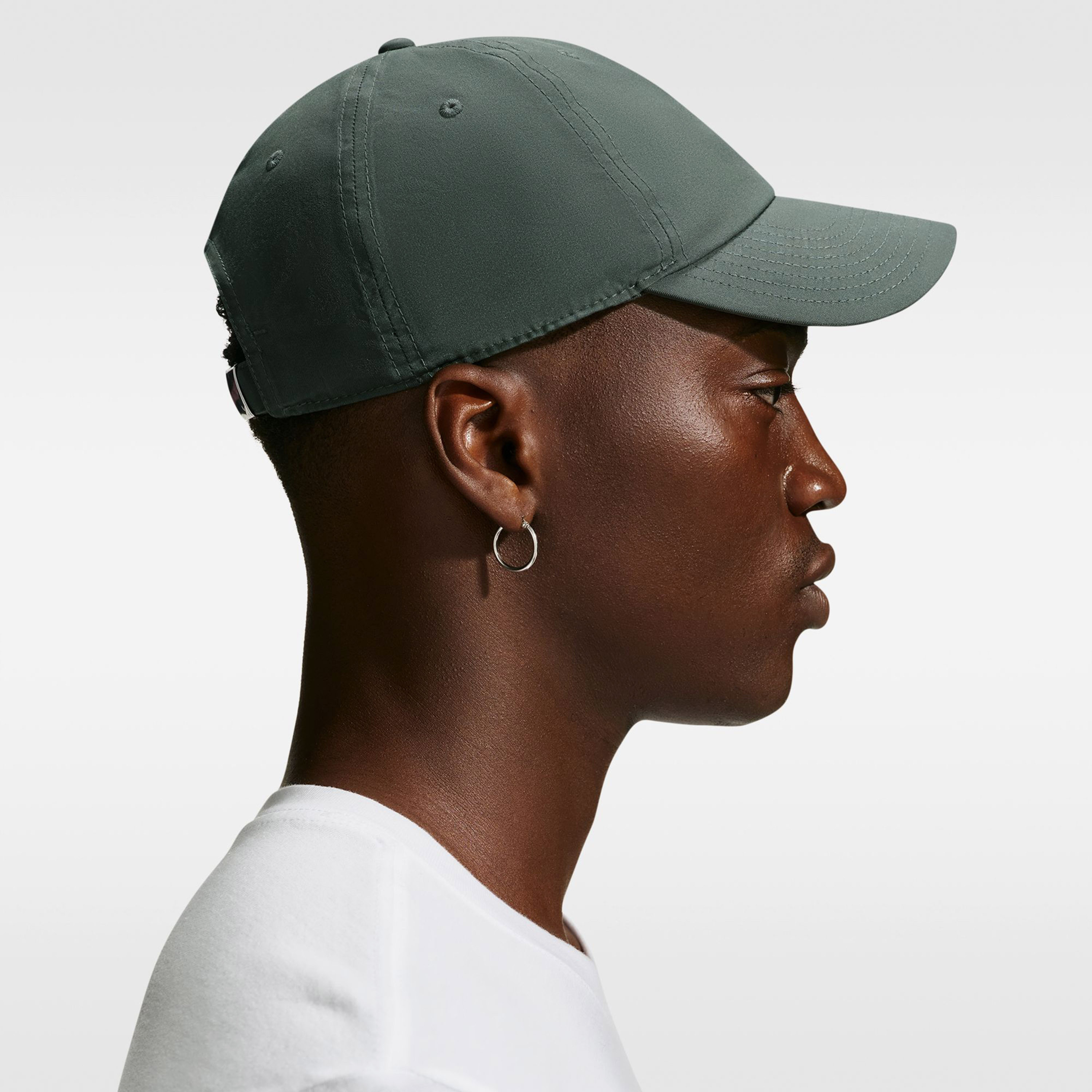 Nike Dri-FIT Club Unstructured Curved Brim Metal Swoosh Cap-sports-men-accessories-image-7