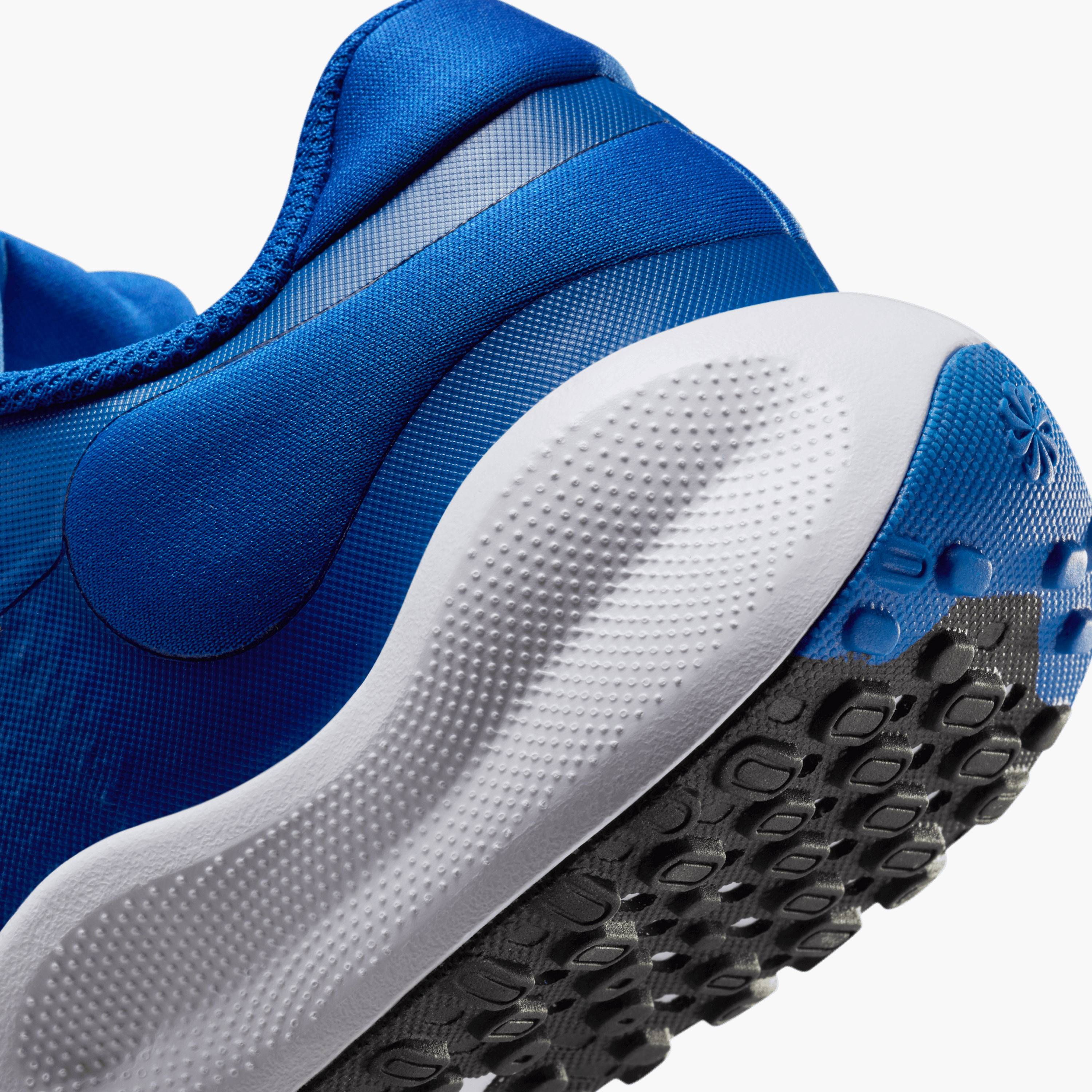 حذاء جري بنعل مبطّن ورباط نايك ريفولوشن 7 جي إس للأولاد من نايك-boys-shoes-sneakers-image-2