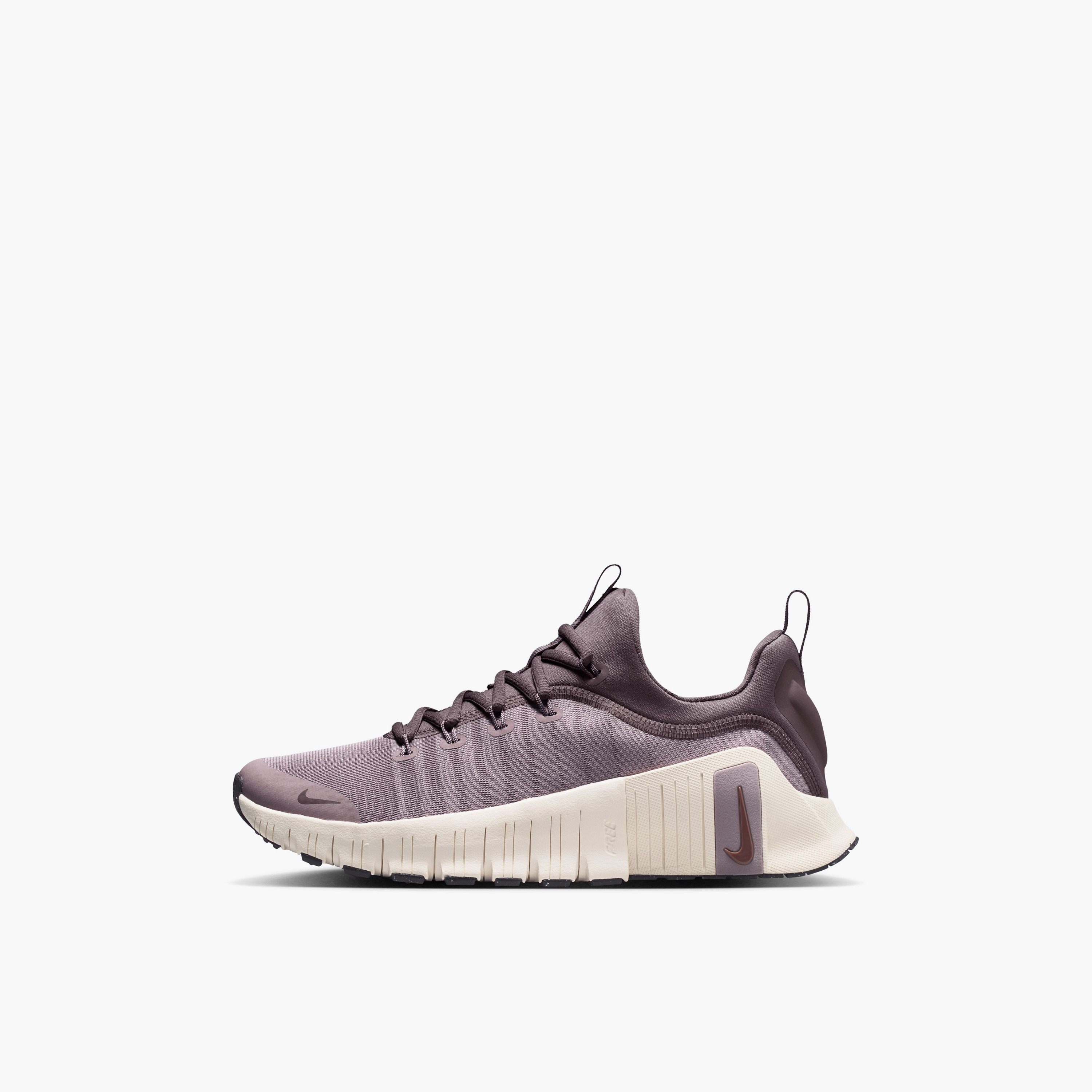 حذاء رياضي نايكي فري ميتكون 6 برباط للنساء FJ7126 | OE-sports-women-shoes-image-28