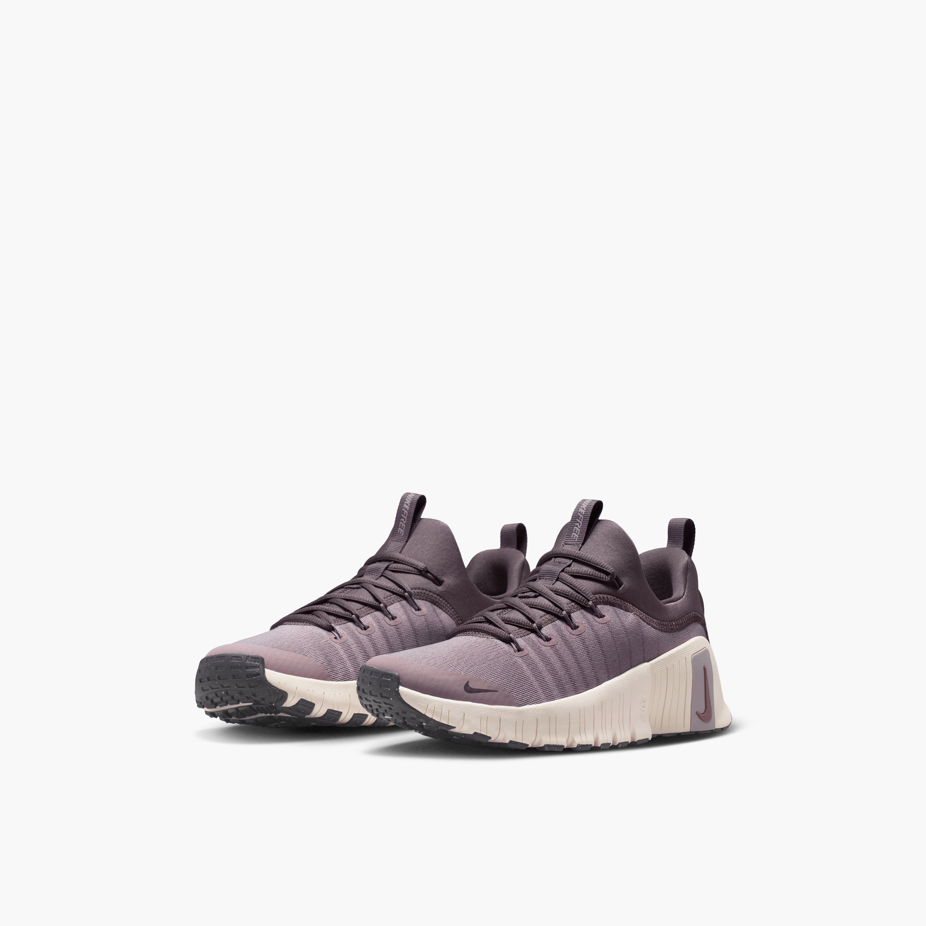 حذاء رياضي نايكي فري ميتكون 6 برباط للنساء FJ7126 | OE-sports-women-shoes-image-30