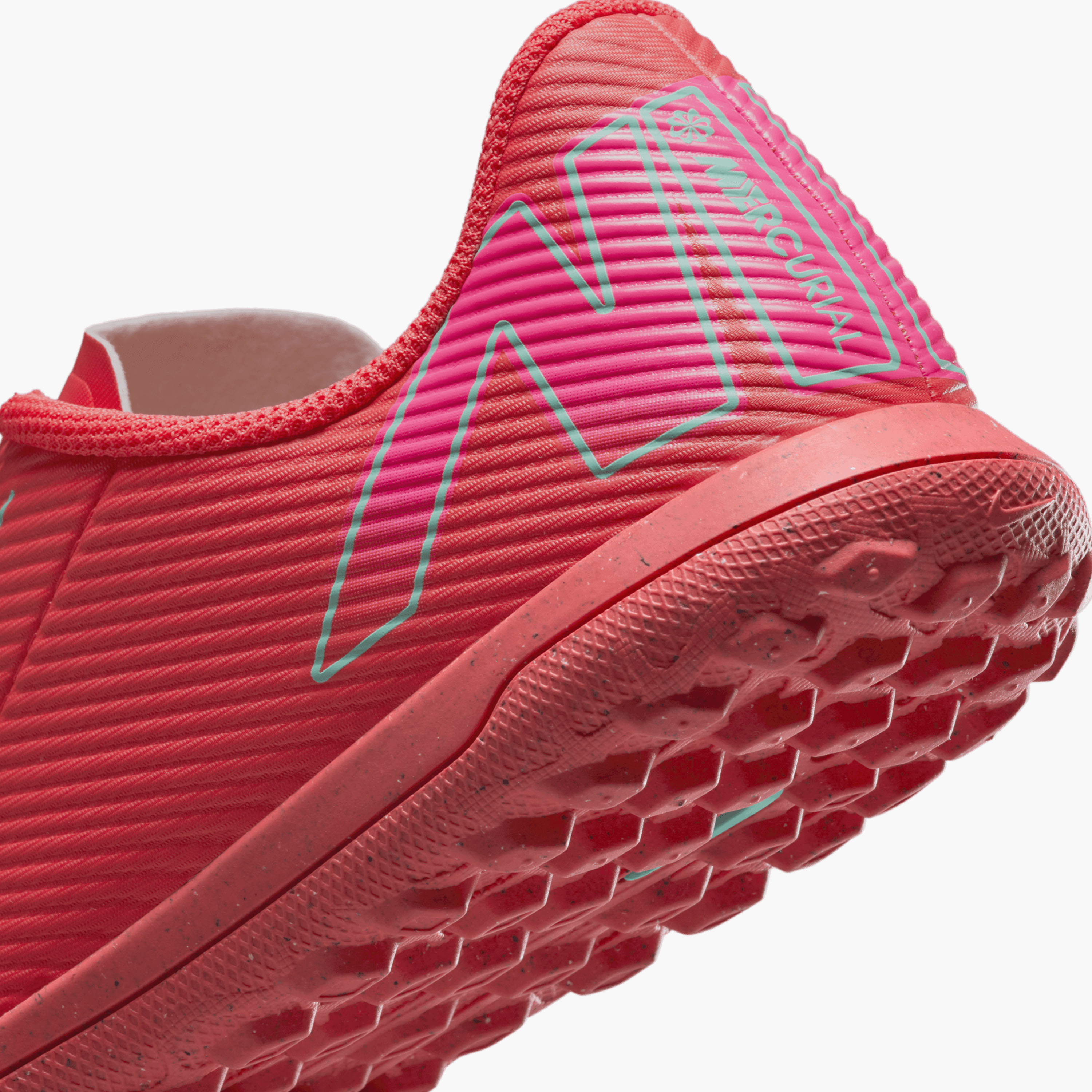 حذاء كرة قدم بنعل مبطّن ورباط جونيور فابور 16 كلوب تي إف للأولاد من نايك-sports-boys-shoes-image-8