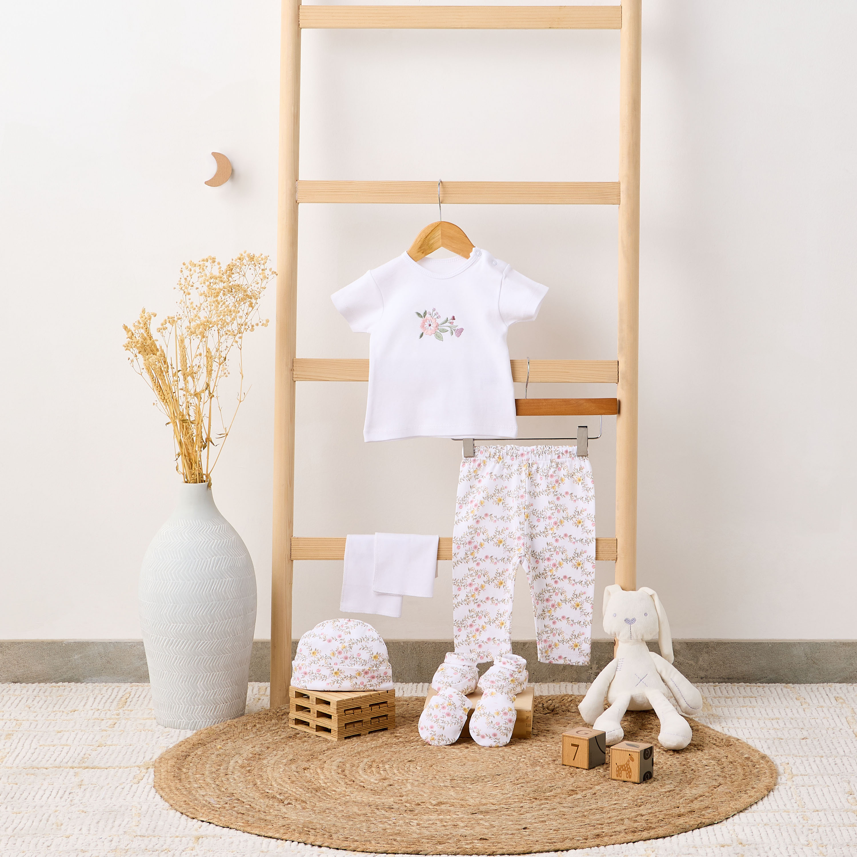 طقم هدايا ملابس 7 قطع بطبعات الأزهار من جونيورز-baby-girls-clothing-setsandcoords-image-13
