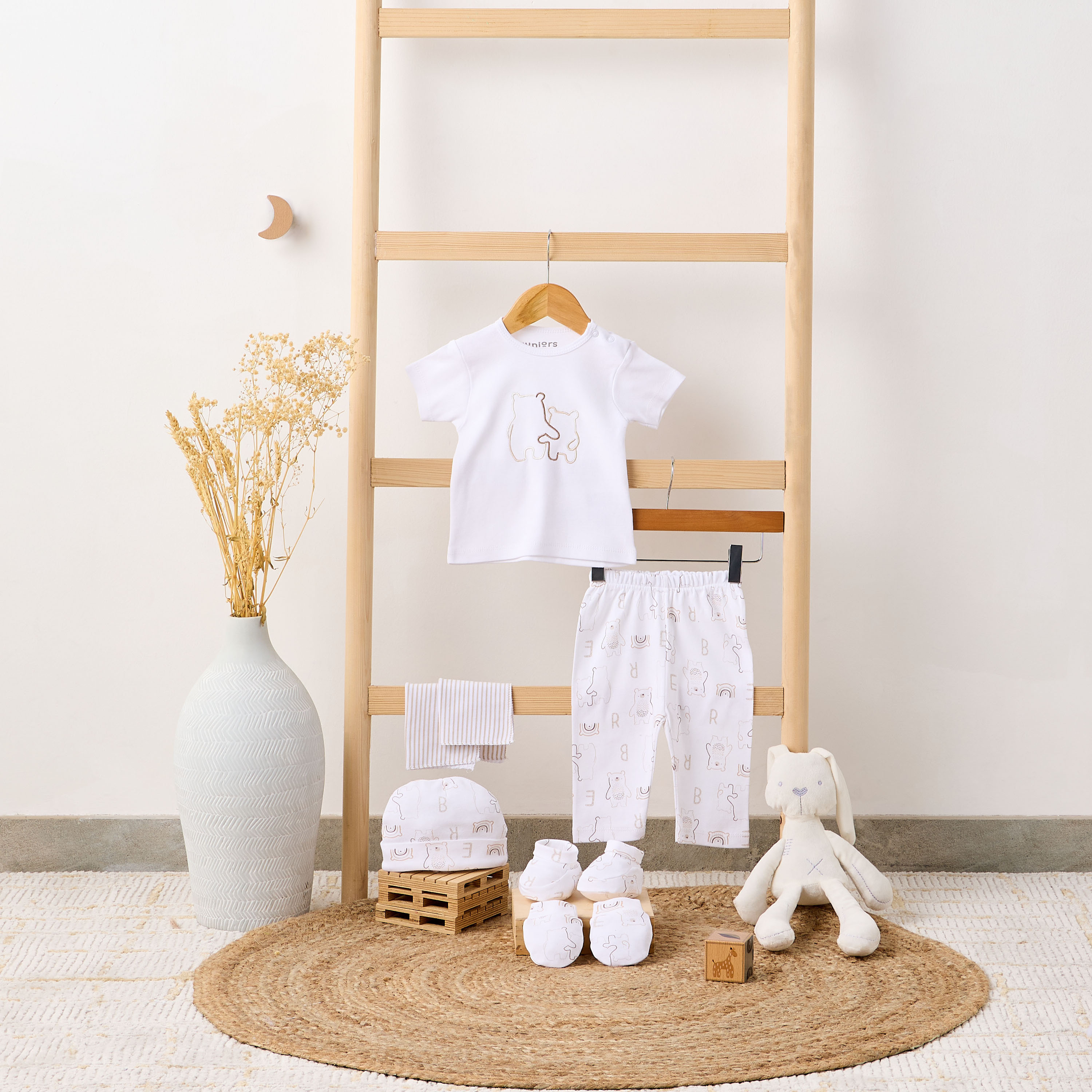 طقم هدية ملابس أطفال من 7 قطع بطبعات من جونيورز-baby-girls-clothing-setsandcoords-image-13