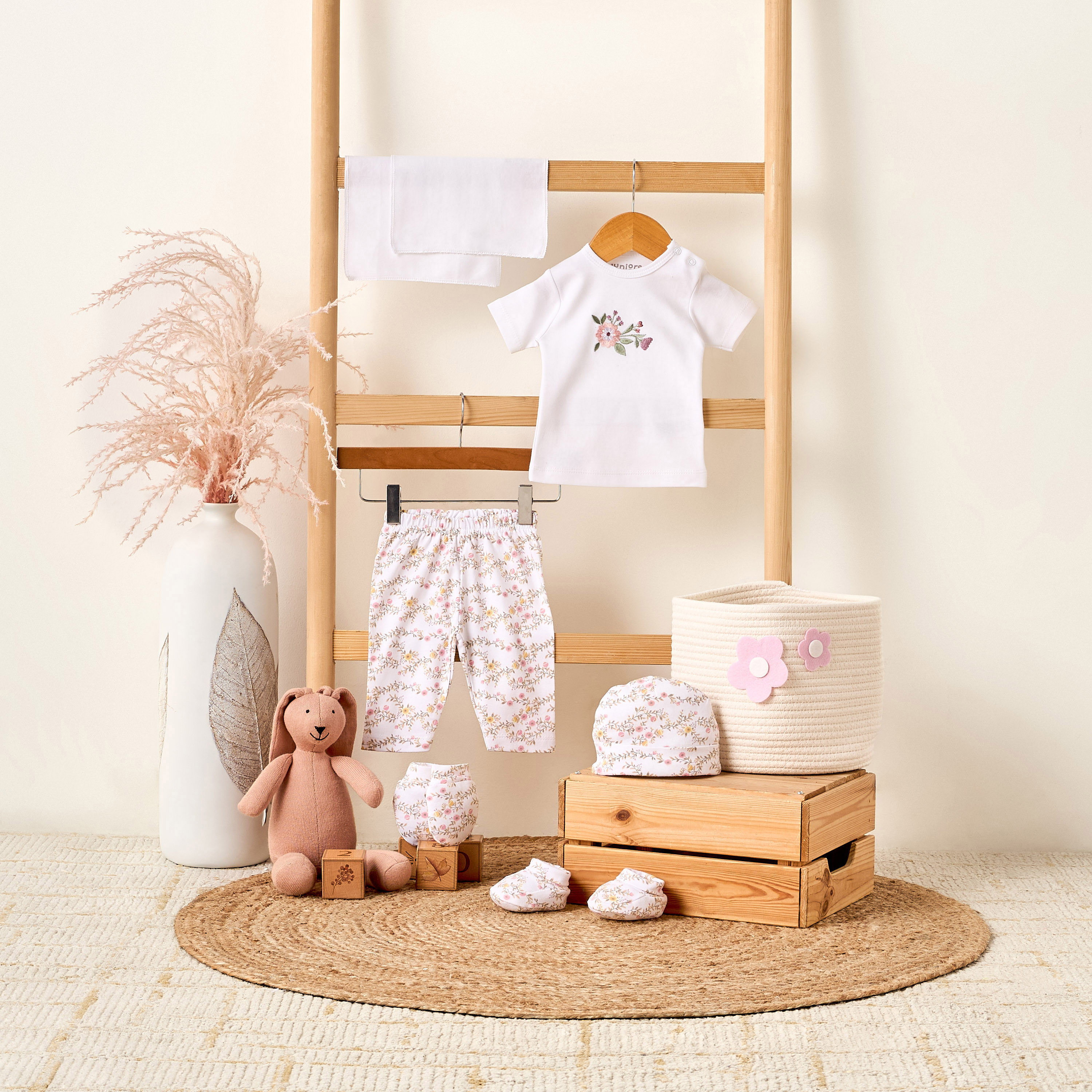 طقم هدايا ملابس بطبعات أزهار من جونيورز - 8 قطع-baby-girls-clothing-setsandcoords-image-13
