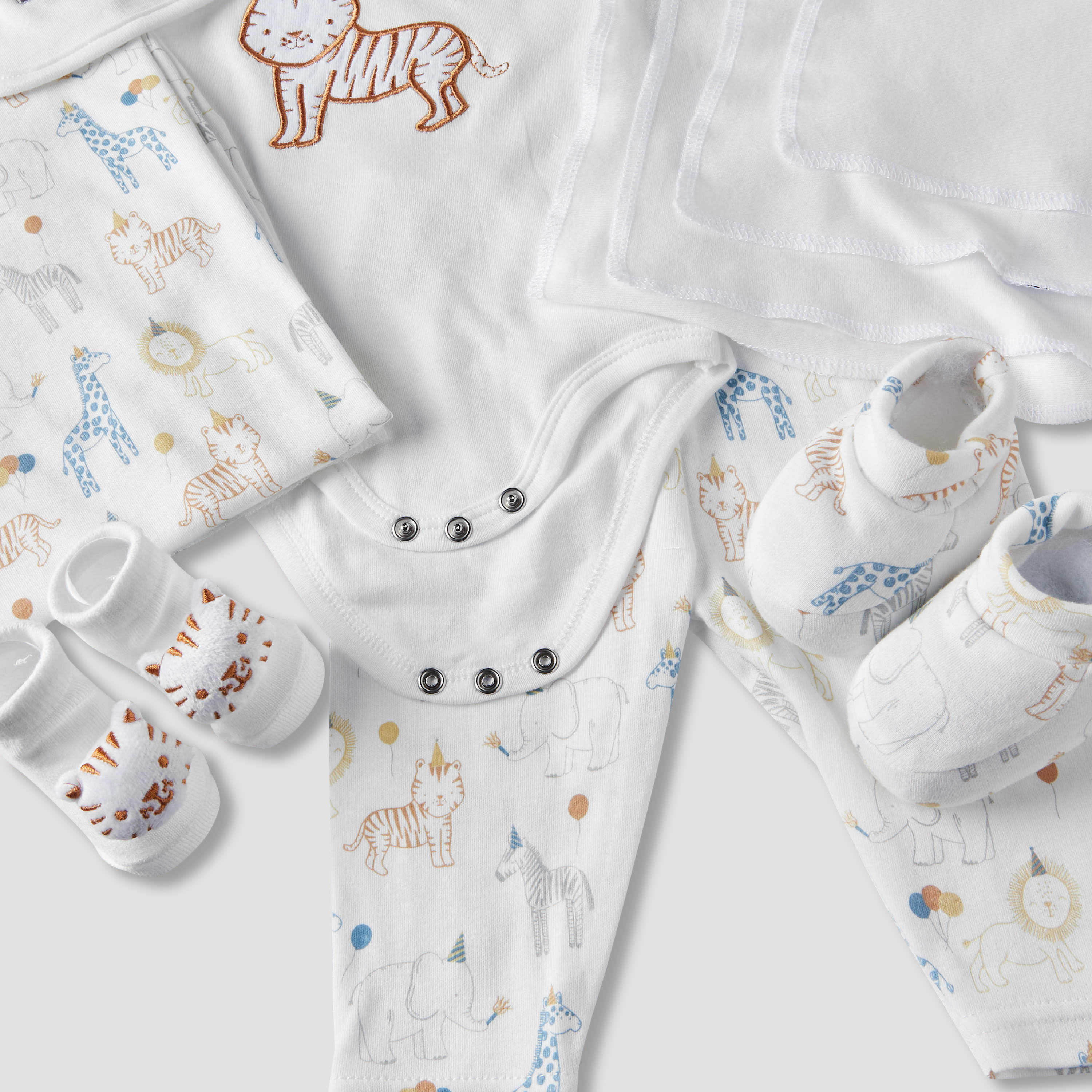 Set of 12 Juniors Clothing Gift Set with Print-baby-boys-clothing-setsandcoords-image-12