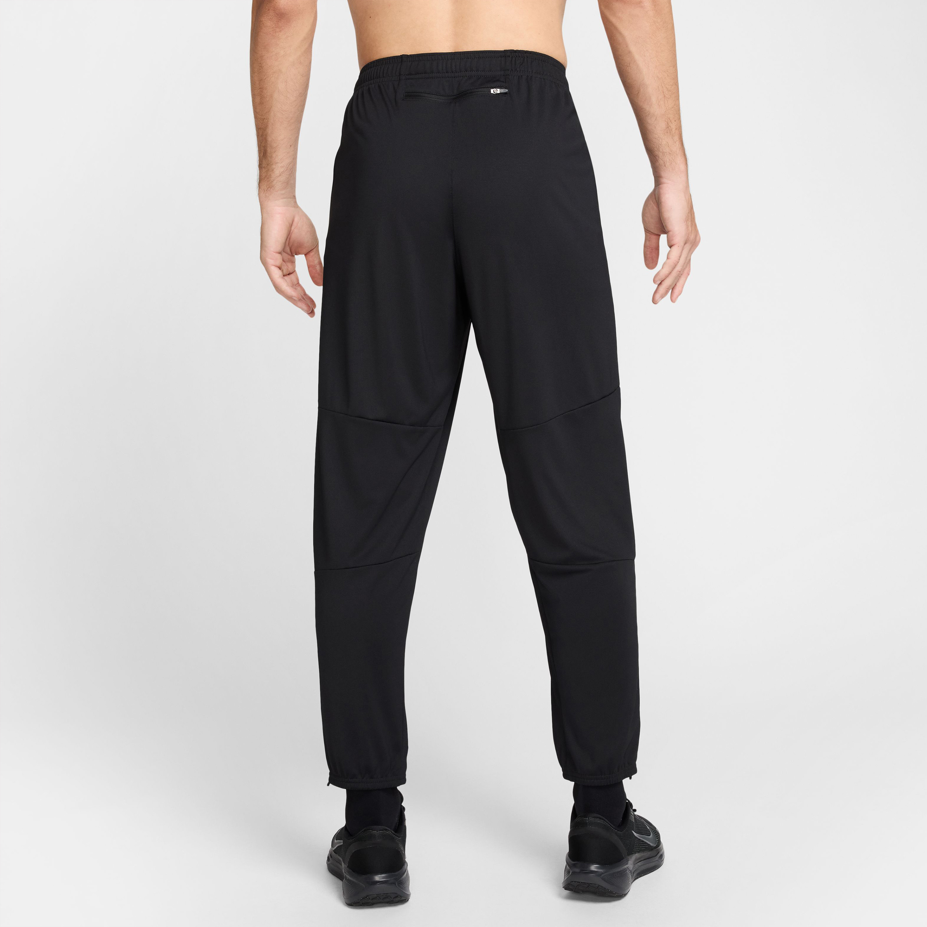 نايكي- بنطال جري تشالنجر دراي-فت للرجال NKHJ3590 | OE-men-clothing-sportswearandactivewear-bottoms-joggers-image-3