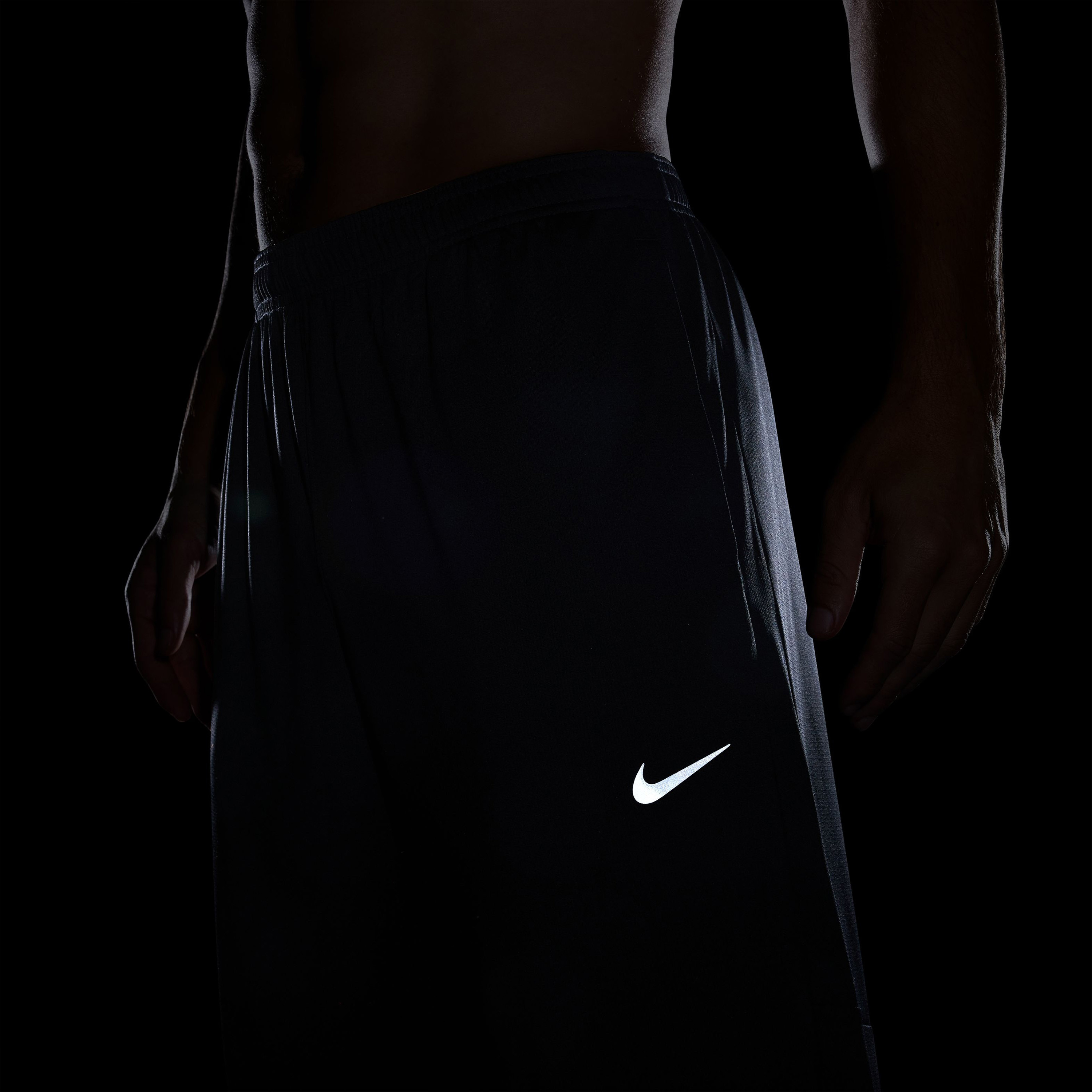 نايكي- بنطال جري تشالنجر دراي-فت للرجال NKHJ3590 | OE-men-clothing-sportswearandactivewear-bottoms-joggers-image-8