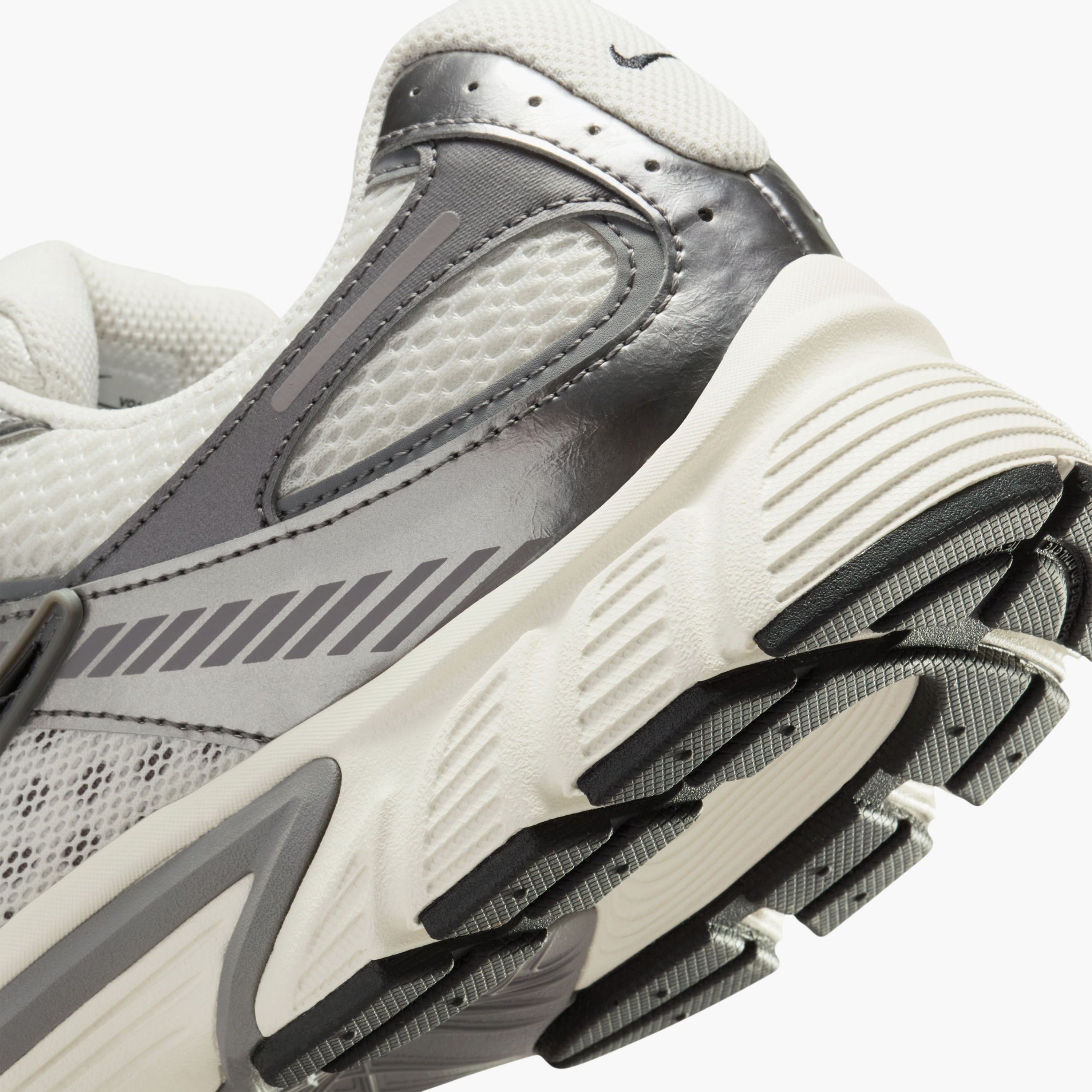 نايكي- حذاء رياضي رجالي V5 RNR برباط كاحل منخفض NKHJ5228 | OE-sports-men-shoes-image-48