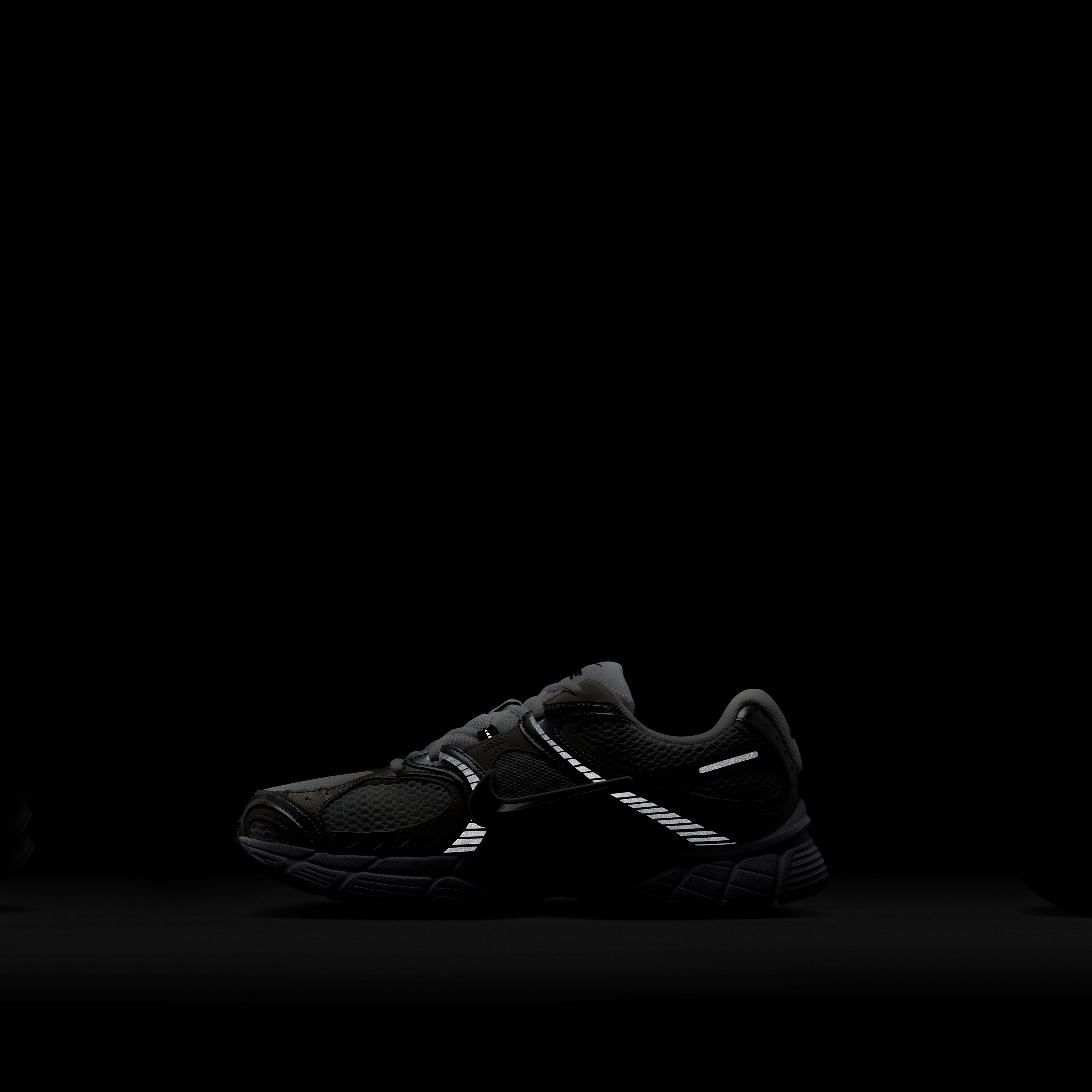 نايكي- حذاء رياضي رجالي V5 RNR برباط كاحل منخفض NKHJ5228 | OE-sports-men-shoes-image-22