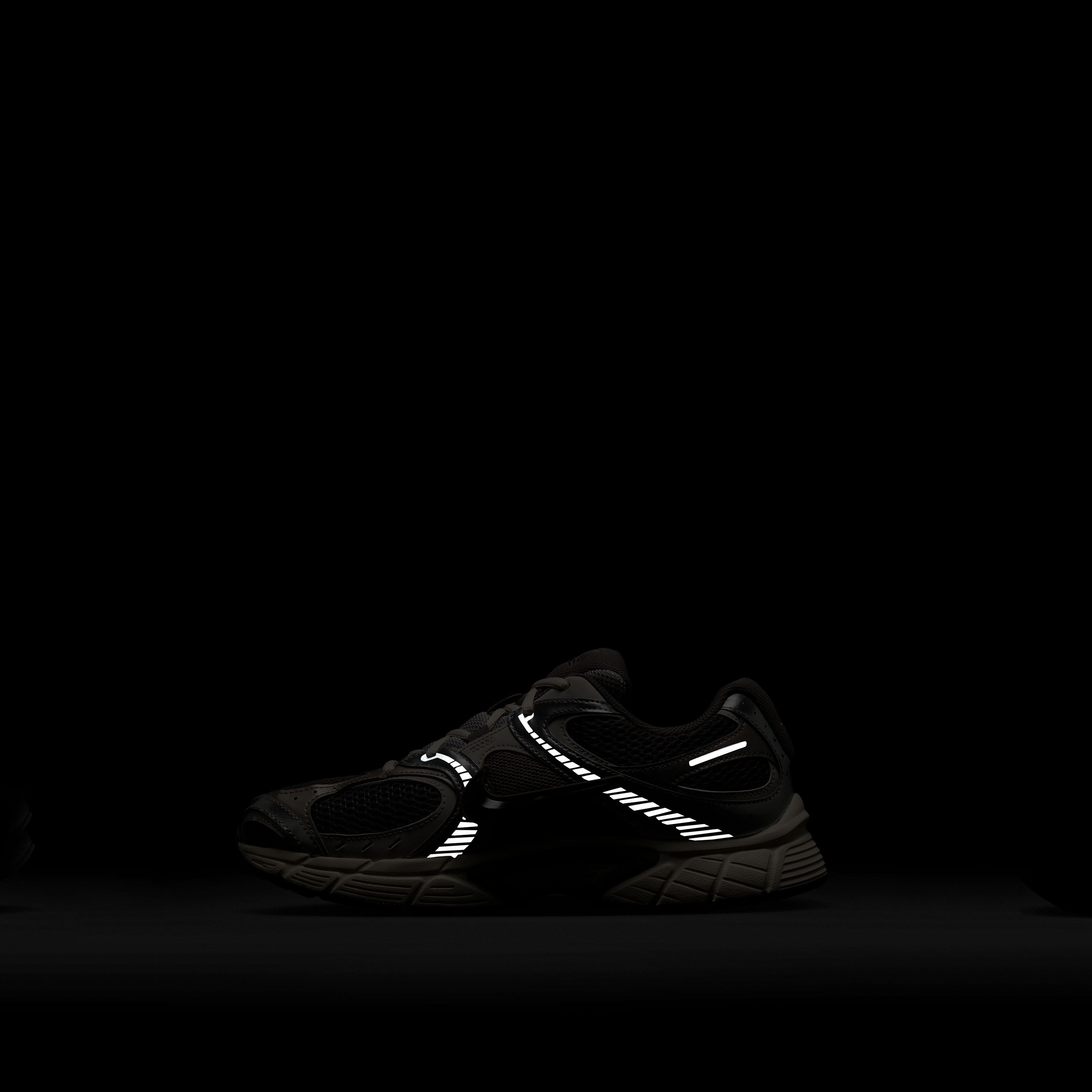نايكي- حذاء رياضي رجالي V5 RNR برباط كاحل منخفض NKHJ5228 | OE-sports-men-shoes-image-34
