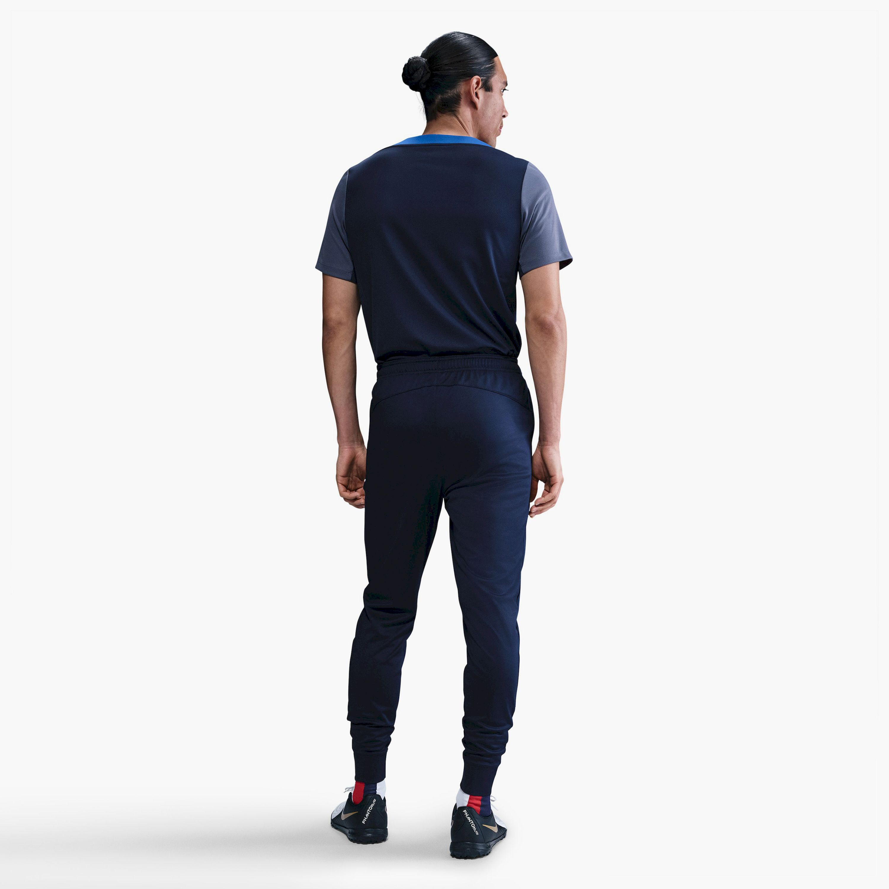 نايكي- بلوزة رجالي بأكمام قصيرة بتقنية Dri-FIT Strike شعار باريس سان جيرمان NKHJ7758 | OE-men-clothing-sportswearandactivewear-tshirtsandpolos-image-3