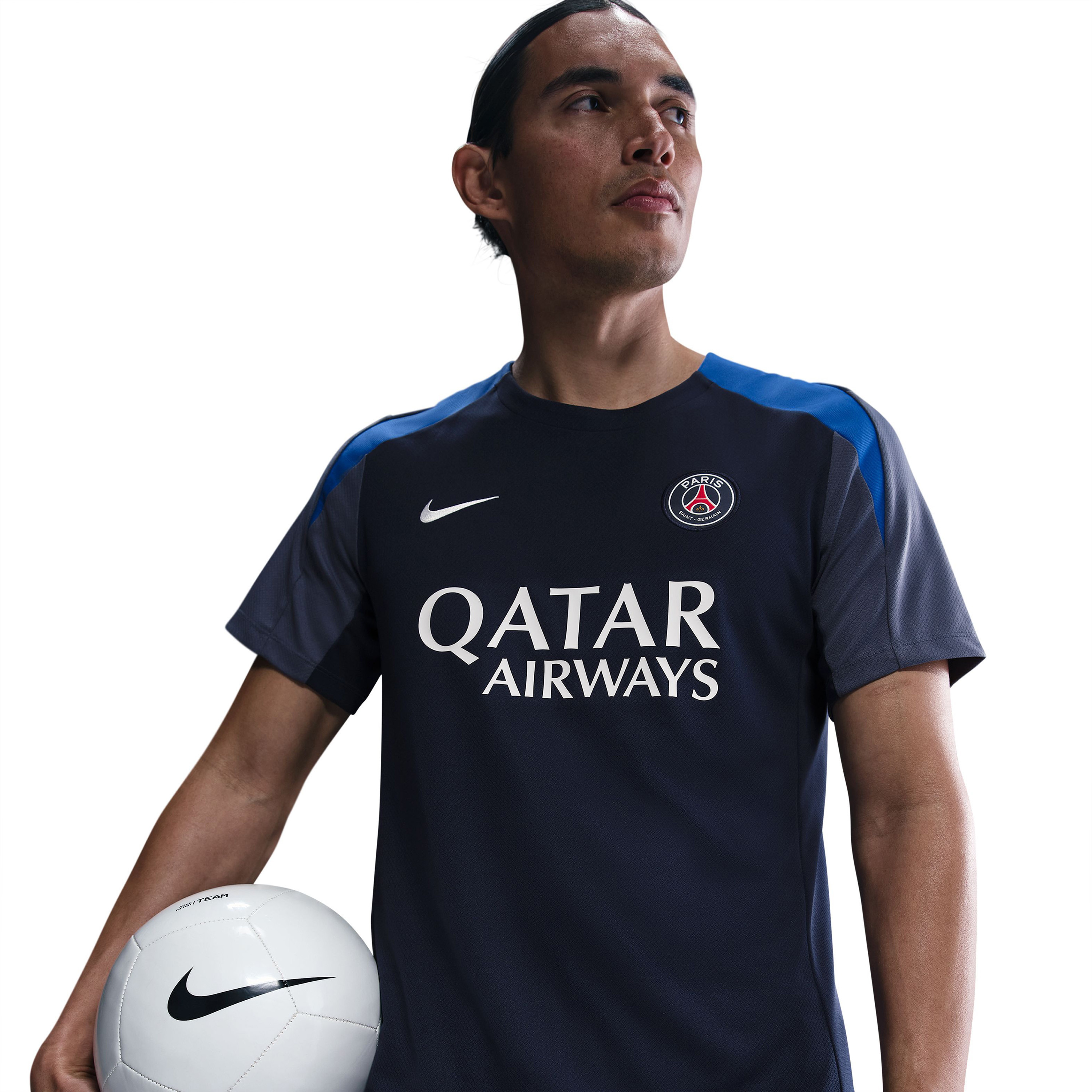 نايكي- بلوزة رجالي بأكمام قصيرة بتقنية Dri-FIT Strike شعار باريس سان جيرمان NKHJ7758 | OE-men-clothing-sportswearandactivewear-tshirtsandpolos-image-4