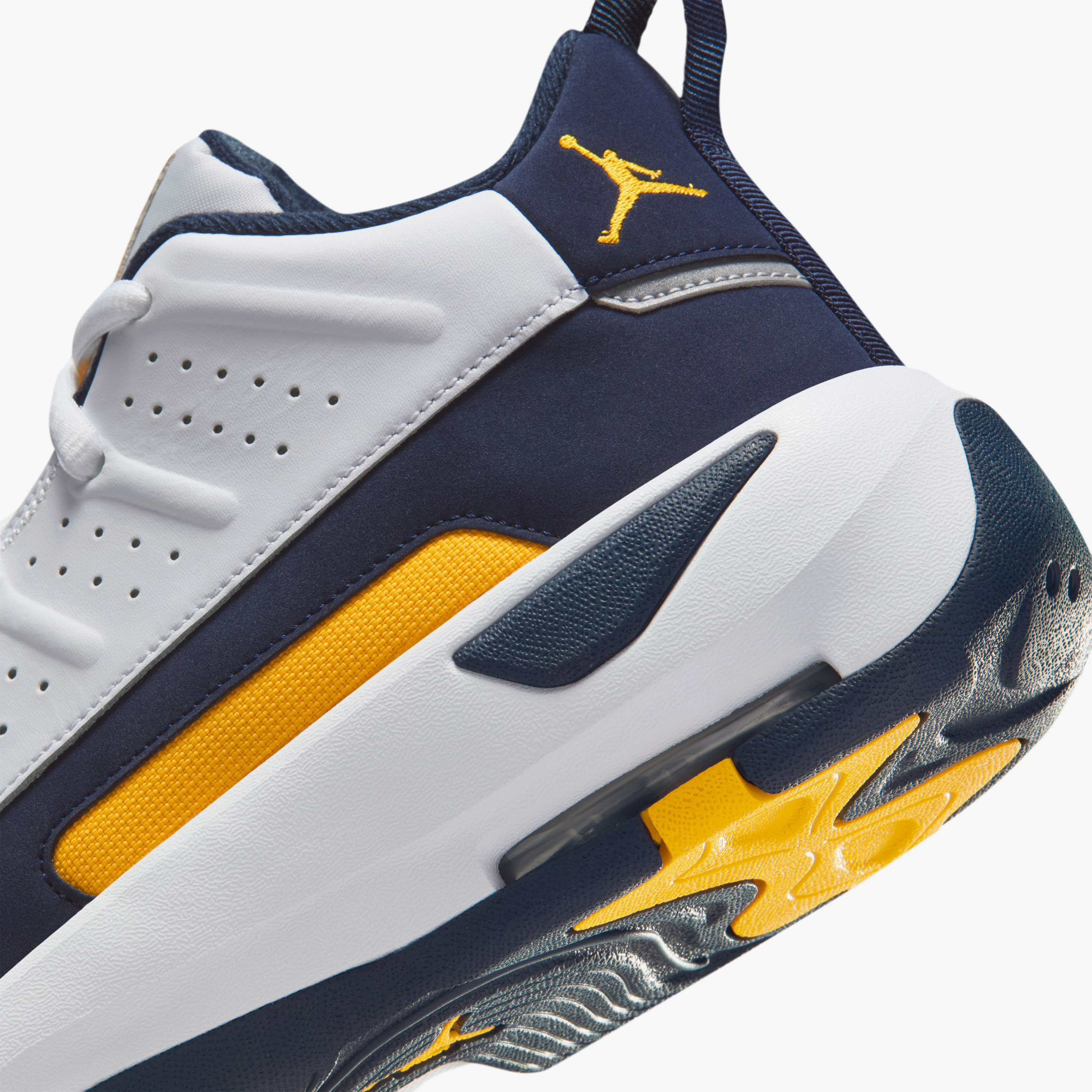 Jordan Max Aura 7 Lace-Up Mid Cut Sneakers-sports-men-shoes-image-6