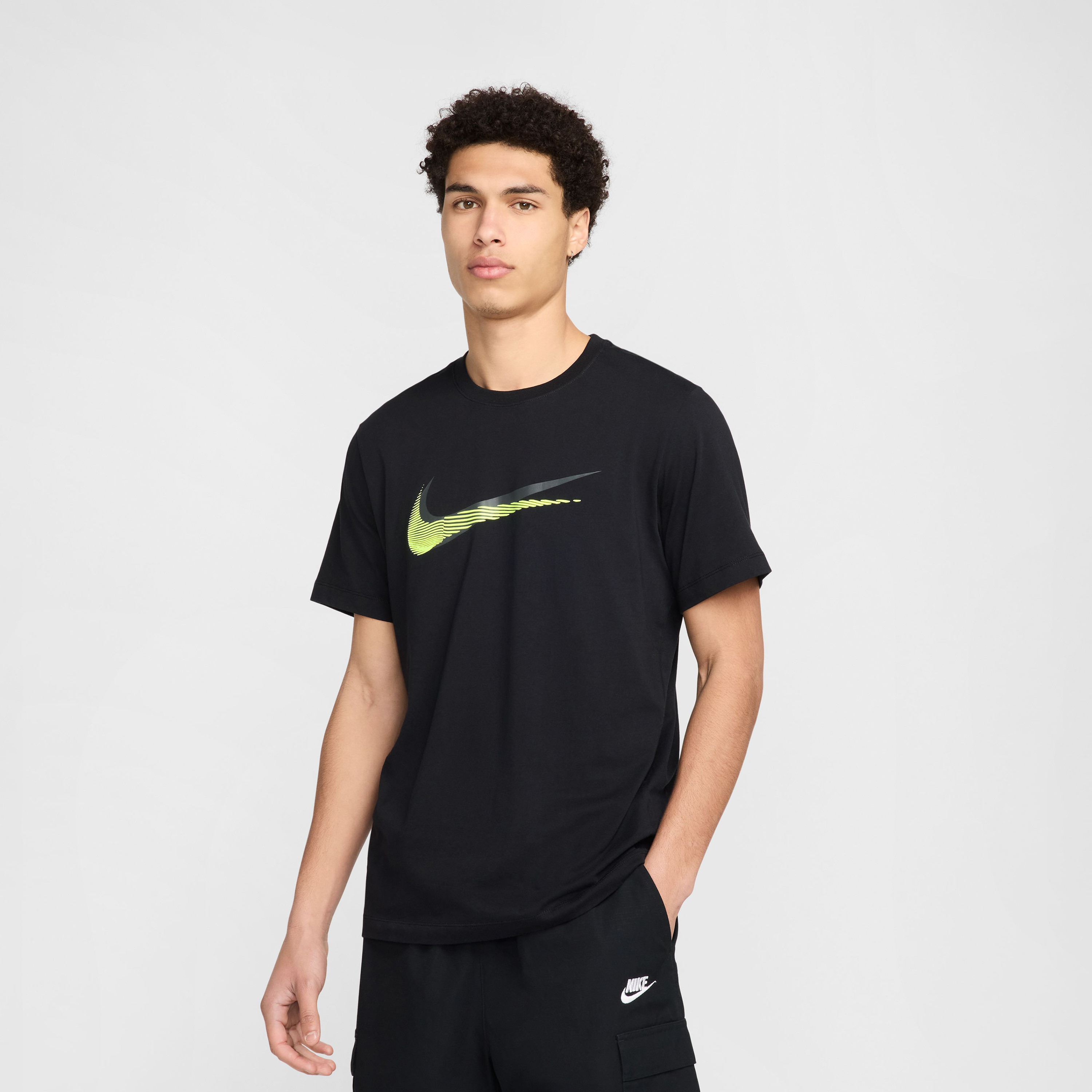 نايكي- تي شيرت رياضي للرجال NKHQ8092 | OE-men-clothing-sportswearandactivewear-tshirtsandpolos-image-1