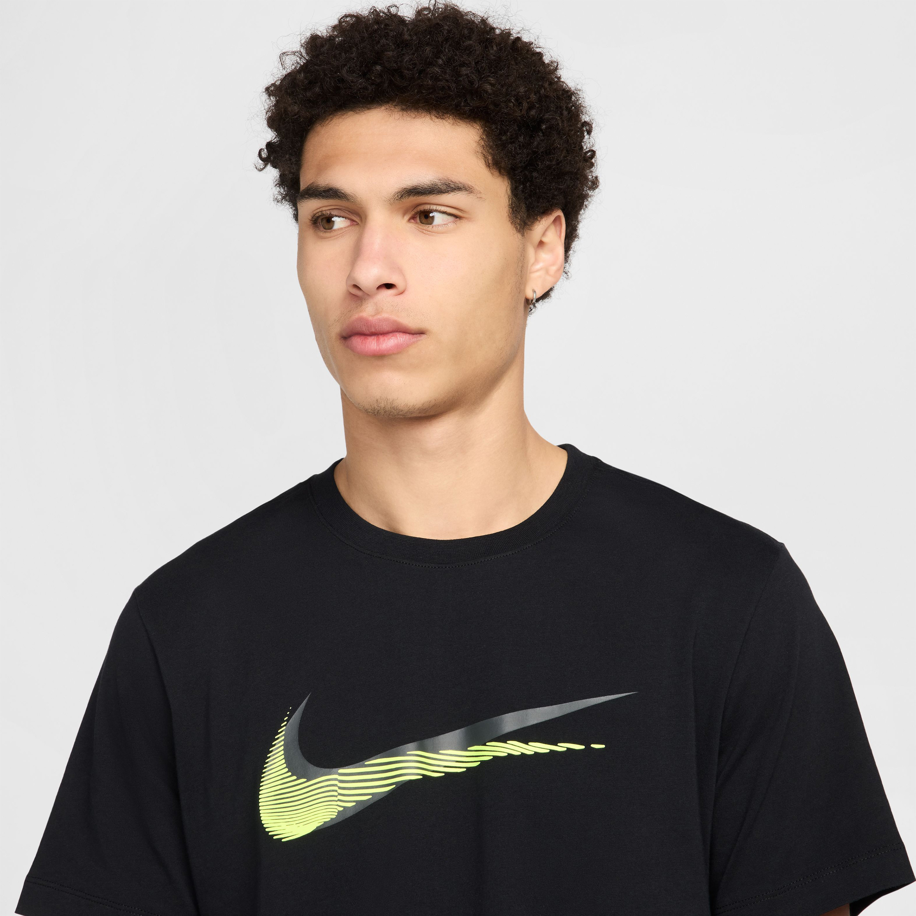 نايكي- تي شيرت رياضي للرجال NKHQ8092 | OE-men-clothing-sportswearandactivewear-tshirtsandpolos-image-4