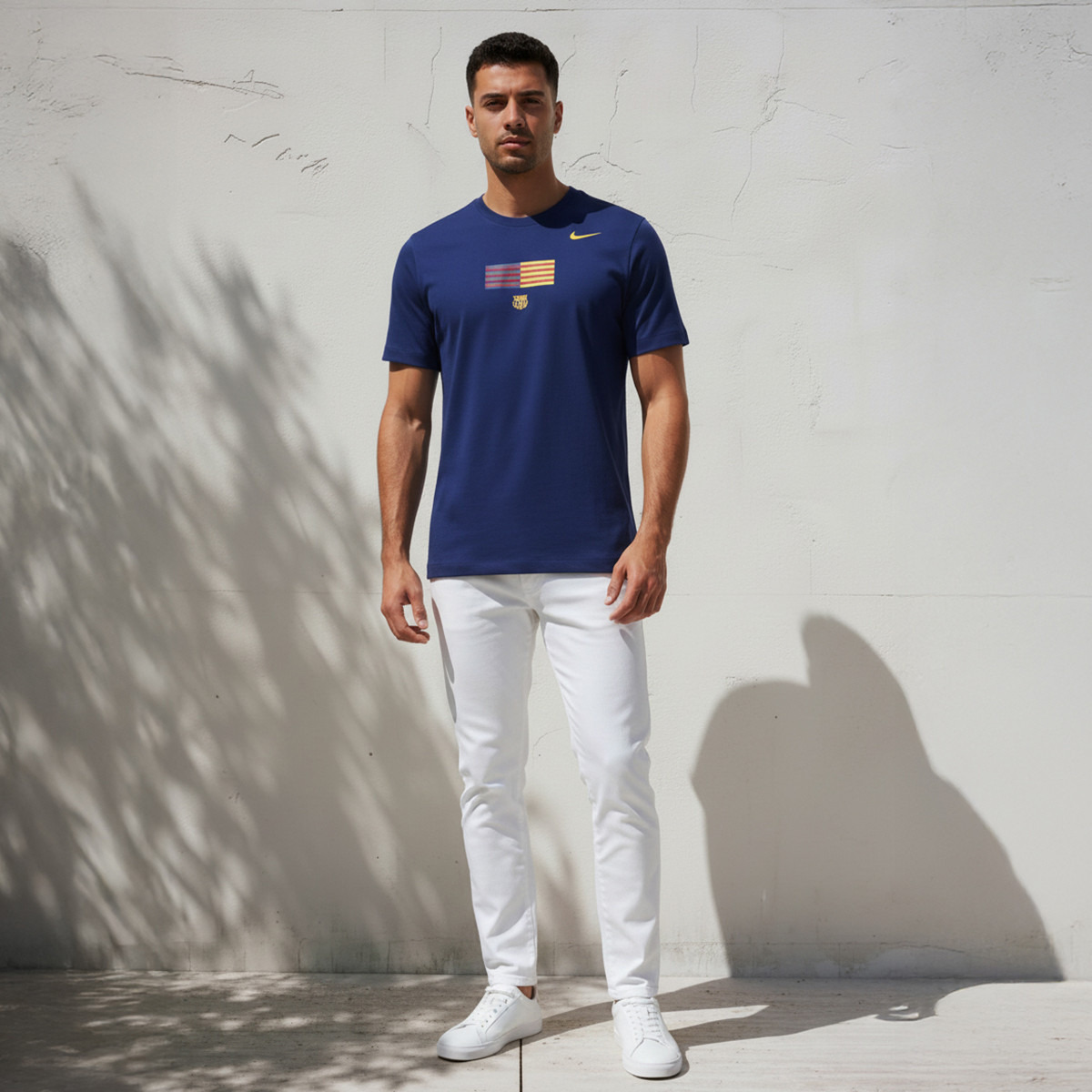 نايكي- تيشيرت نادي برشلونة بعلمه NKHQ8405 | OE-men-clothing-sportswearandactivewear-tshirtsandpolos-image-5