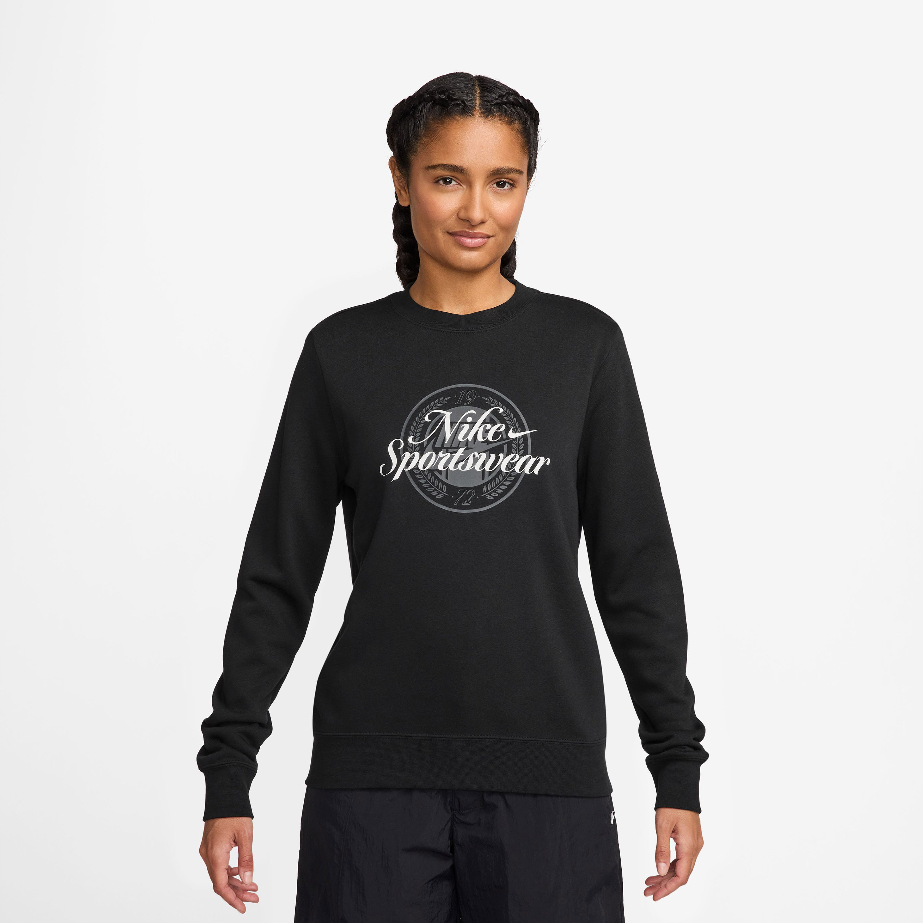 نايكي- سويت شيرت نسائي رياضي كلوب من الصوف برسومات جرافيكية وياقة دائرية NKHV2342 | OE-women-clothing-hoodiesandsweatshirts-sweatshirts-image-1