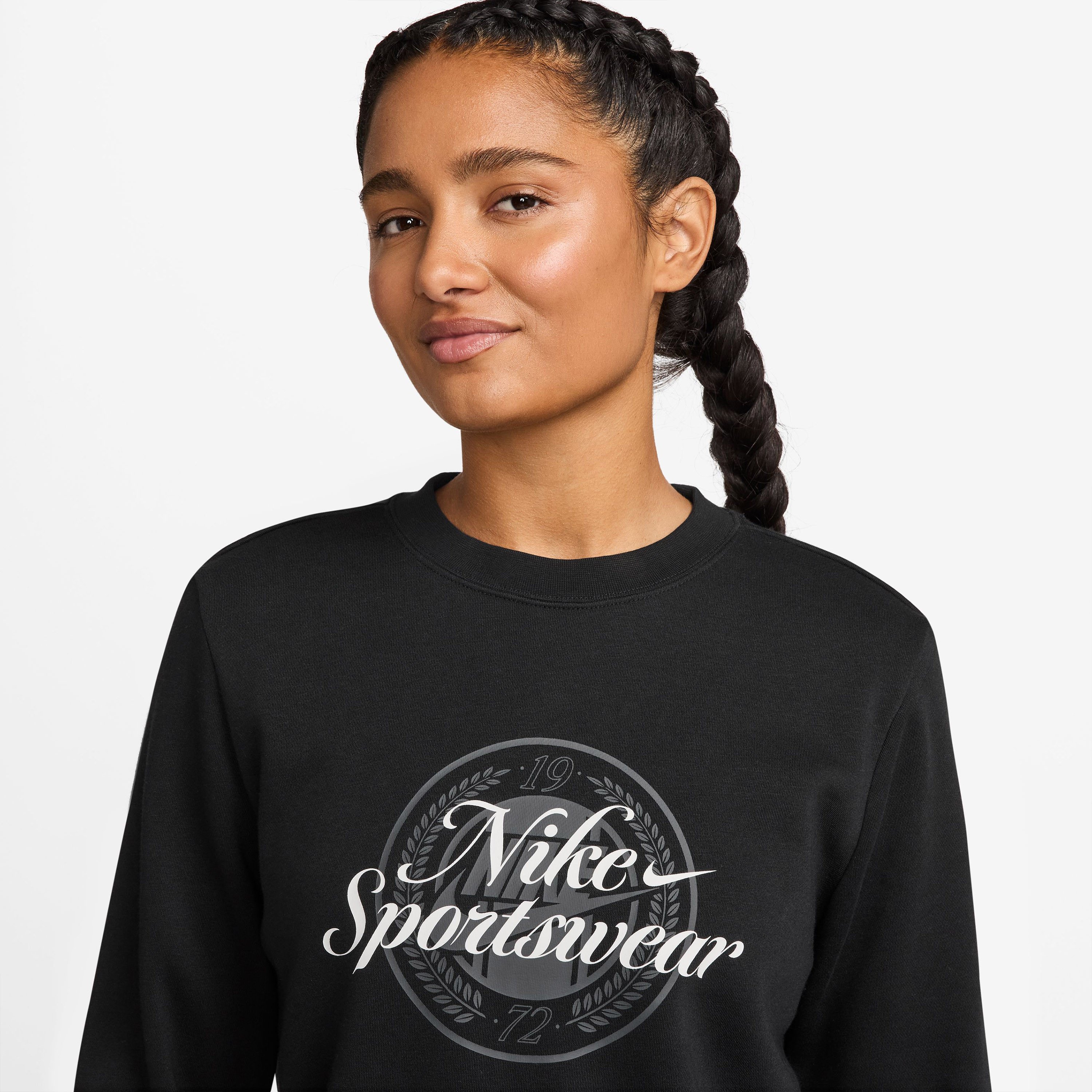 نايكي- سويت شيرت نسائي رياضي كلوب من الصوف برسومات جرافيكية وياقة دائرية NKHV2342 | OE-women-clothing-hoodiesandsweatshirts-sweatshirts-image-7