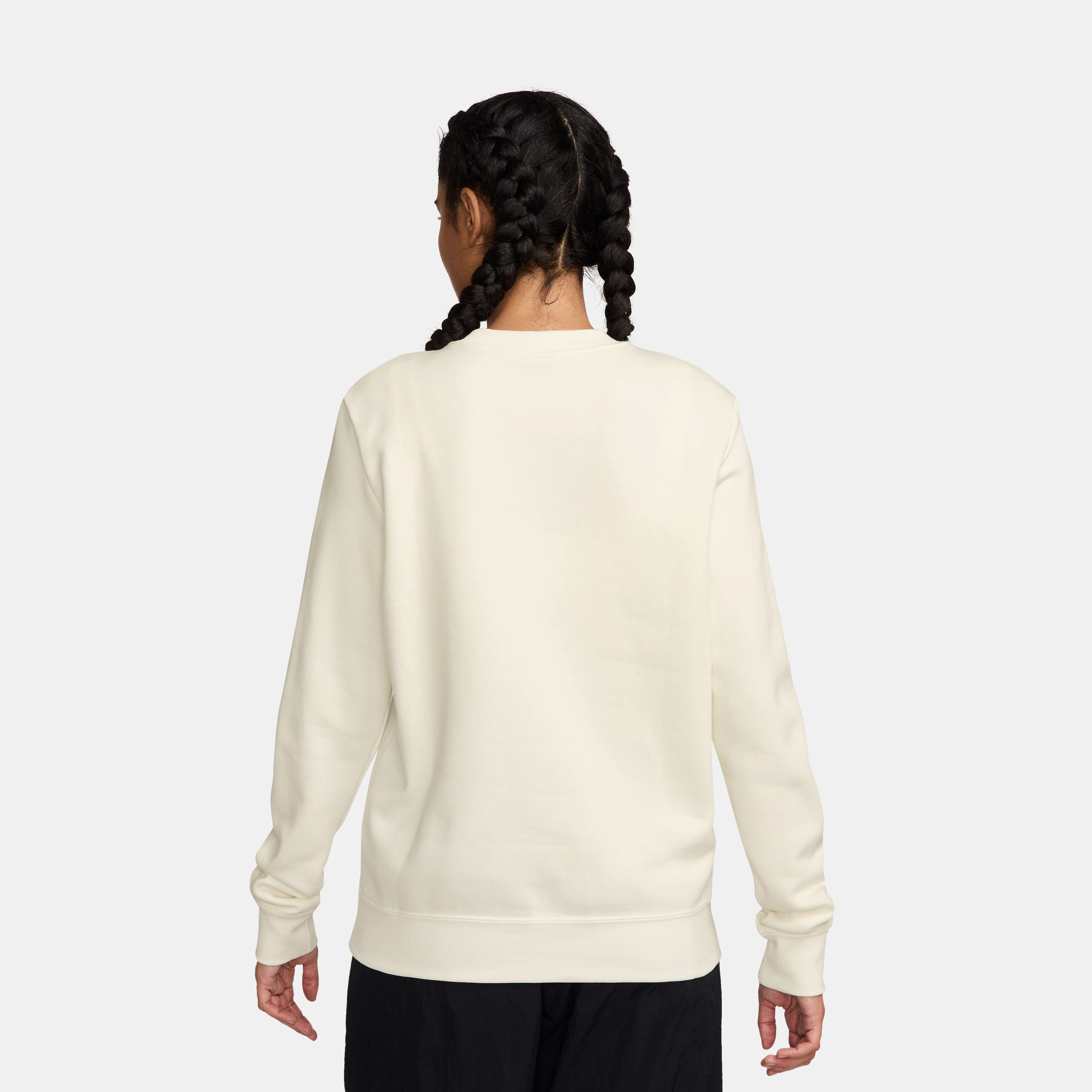 نايكي- سويت شيرت نسائي رياضي كلوب من الصوف برسومات جرافيكية وياقة دائرية NKHV2342 | OE-women-clothing-hoodiesandsweatshirts-sweatshirts-image-2