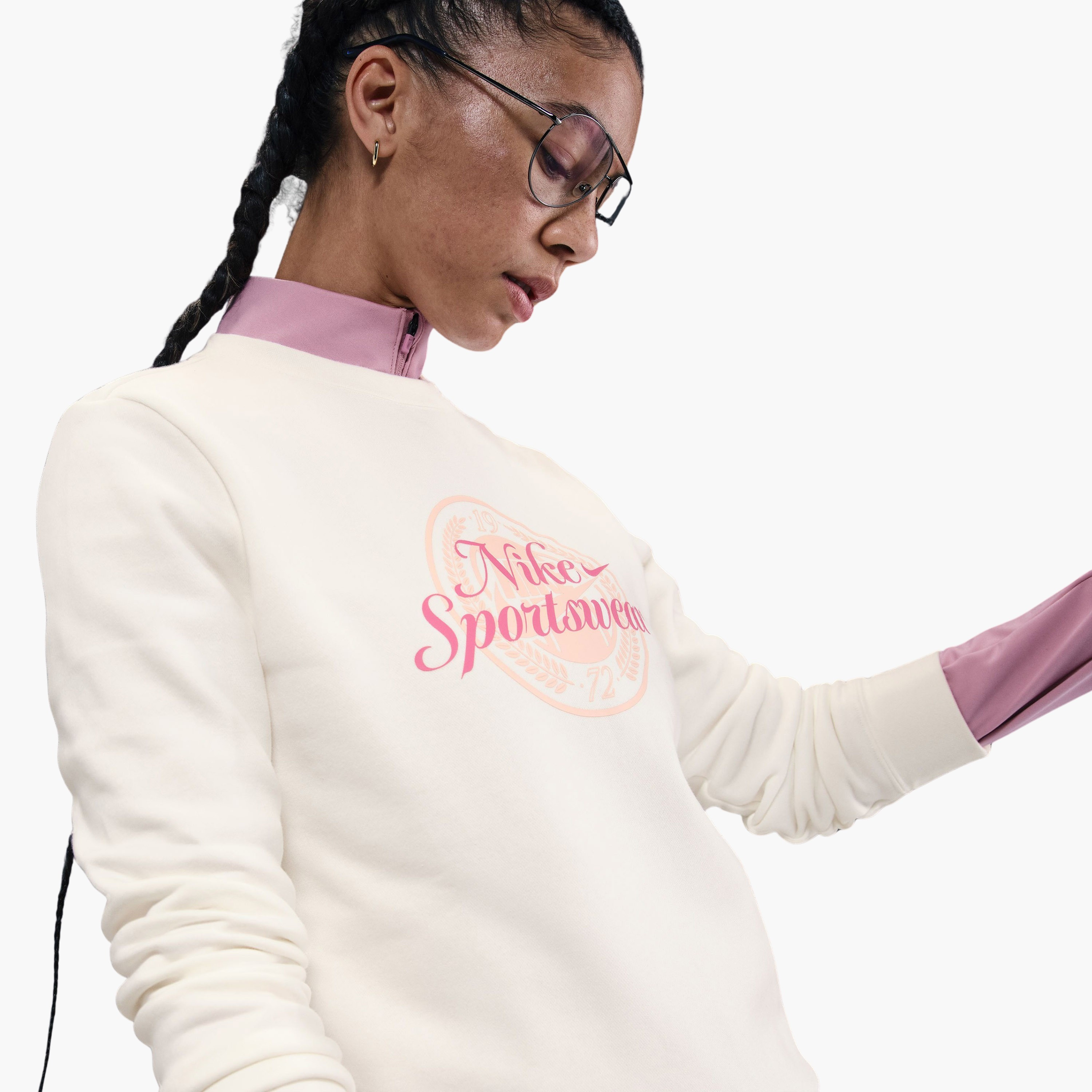 نايكي- سويت شيرت نسائي رياضي كلوب من الصوف برسومات جرافيكية وياقة دائرية NKHV2342 | OE-women-clothing-hoodiesandsweatshirts-sweatshirts-image-6
