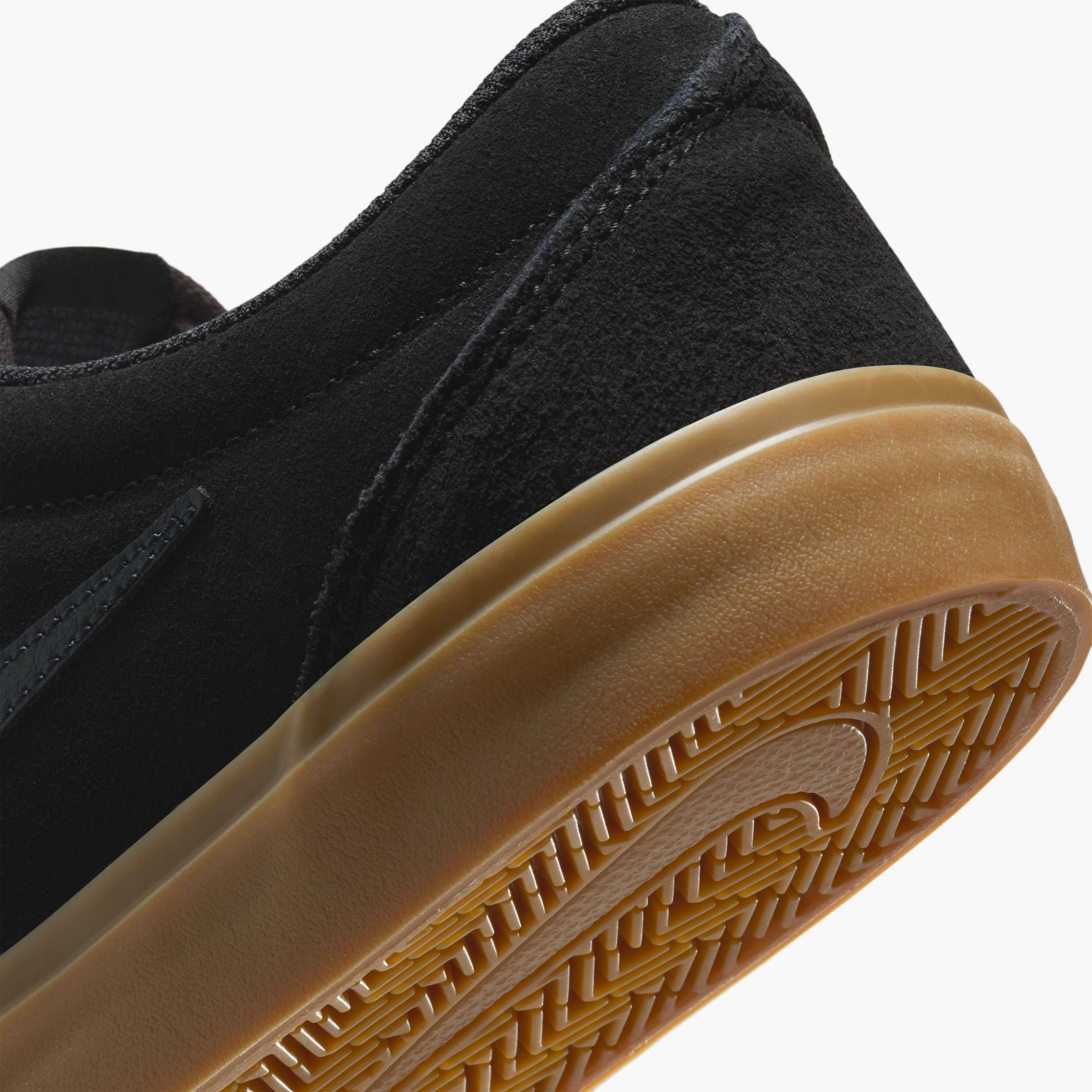 نايكي- حذاء رياضي تشارج سويدي برباط وكاحل منخفض للرجال NKIB2750 | OE-sports-men-shoes-image-9