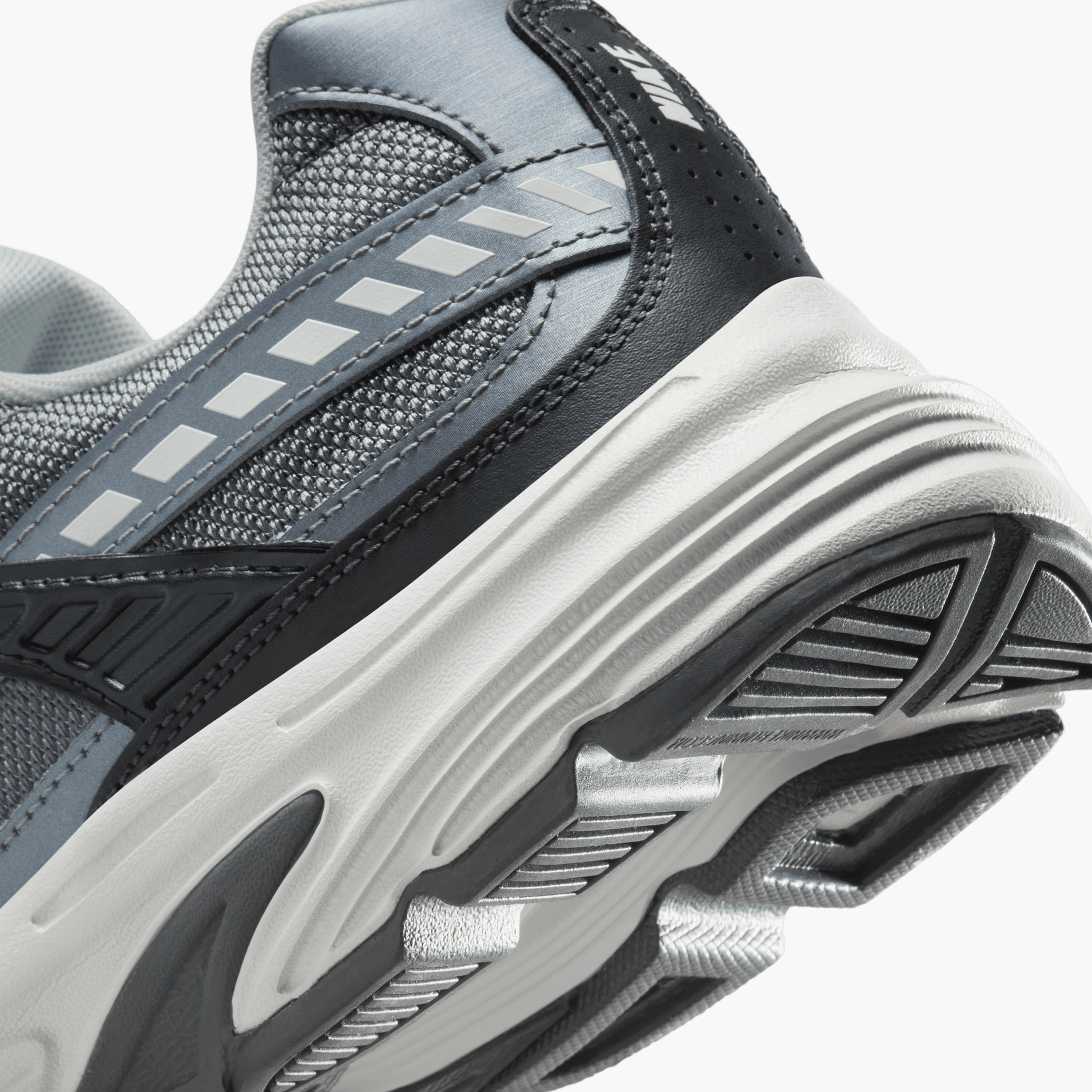 حذاء رياضي نايكي انشيتور Sc برباط وكاحل منخفض للرجال IB3083 | OE-sports-men-shoes-image-8