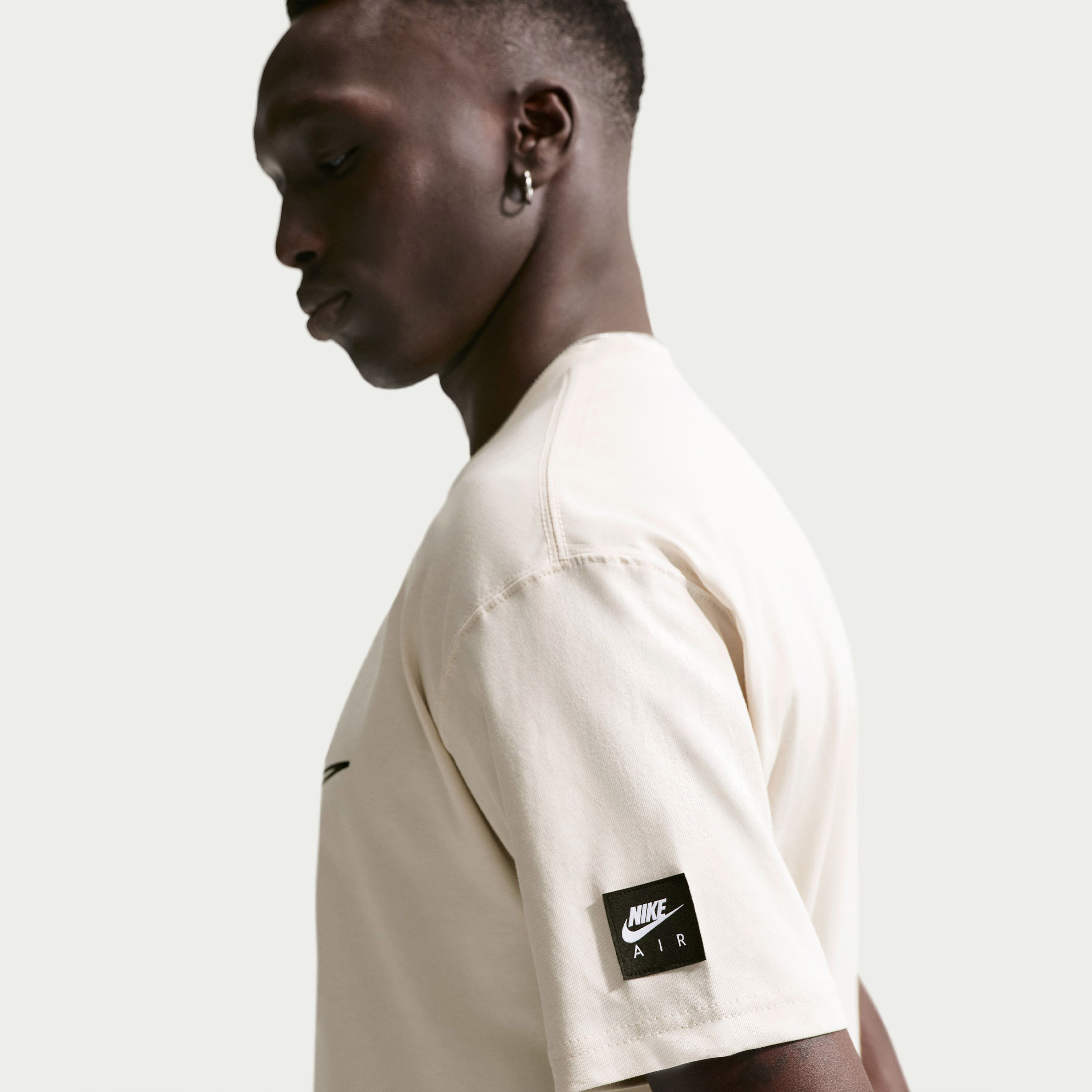 Nike Men's Sportswear Short Sleeve T-Shirt-men-clothing-sportswearandactivewear-tshirtsandpolos-image-6