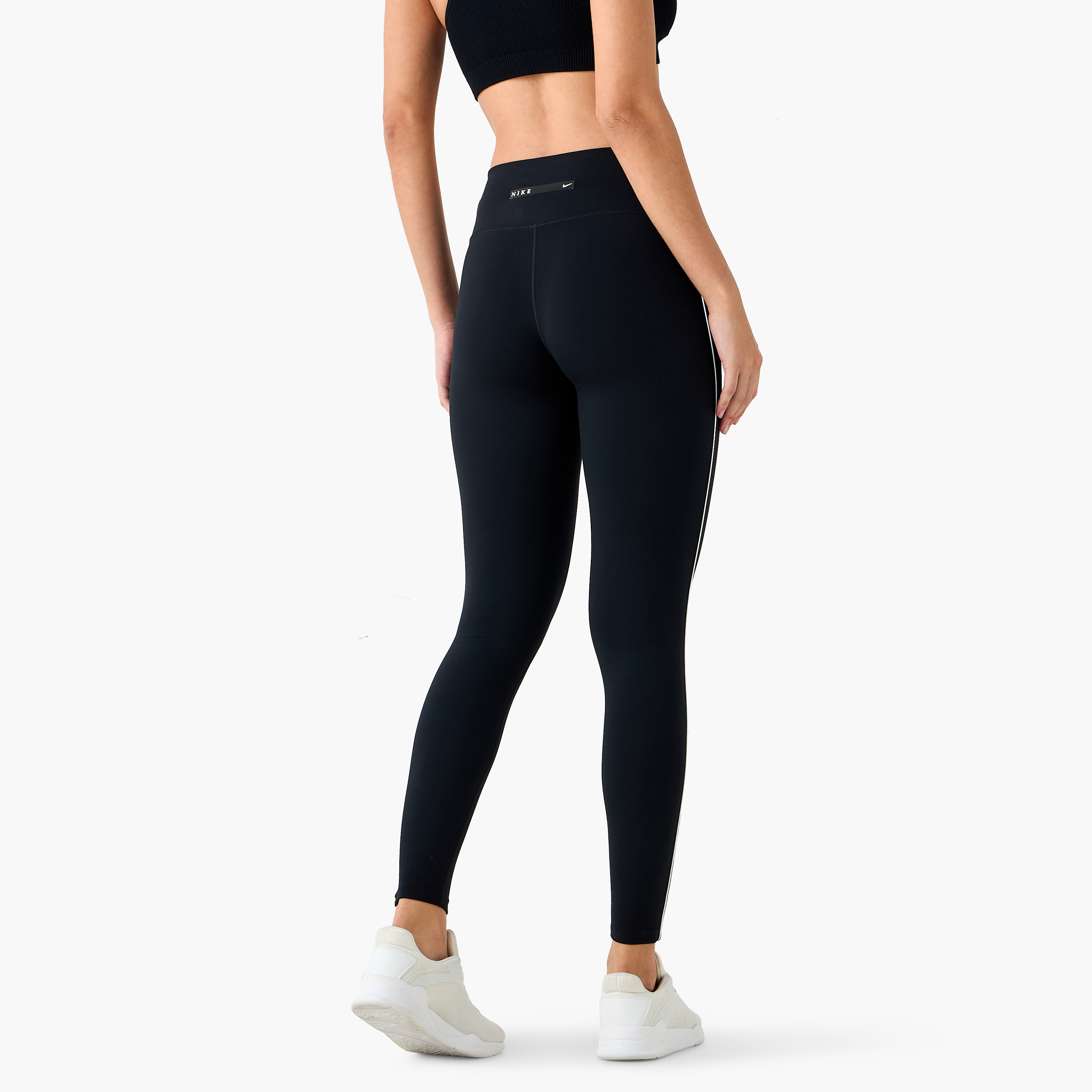 جوارب نايكي النسائية Dri-FIT ساعة واحدة - إصدار USM Gloves NKIH4065 | OE-women-clothing-sportswearandactivewear-bottoms-leggings-image-3
