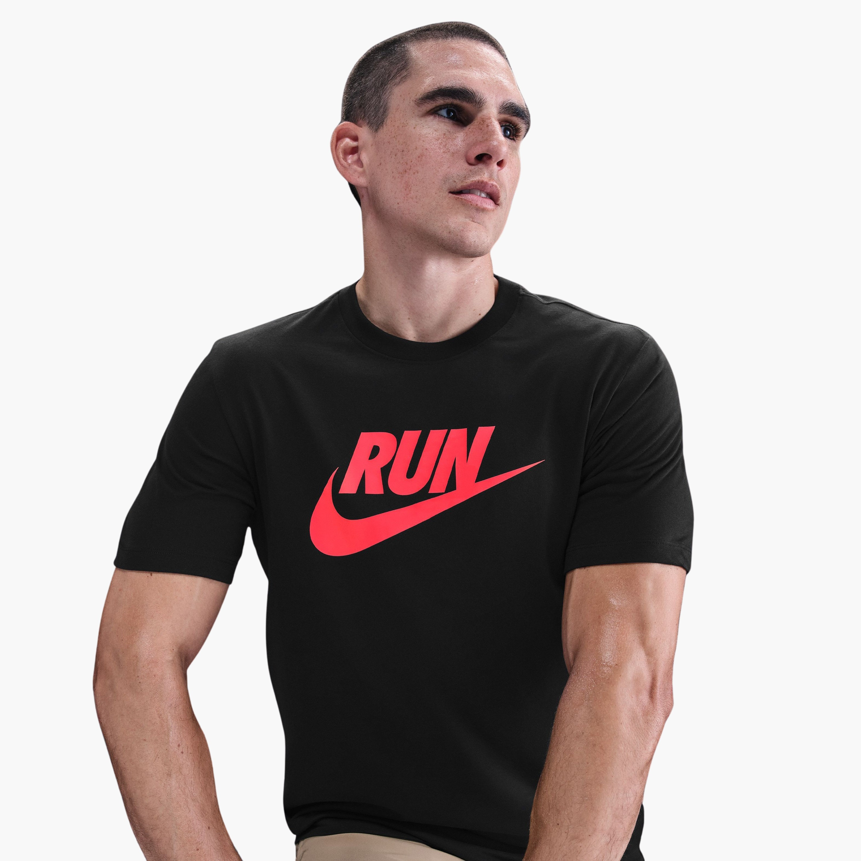 نايكي- تيشيرت جري رجالي بتقنية دراي-فت سووش NKIH4238 | OE-men-clothing-sportswearandactivewear-tshirtsandpolos-image-7
